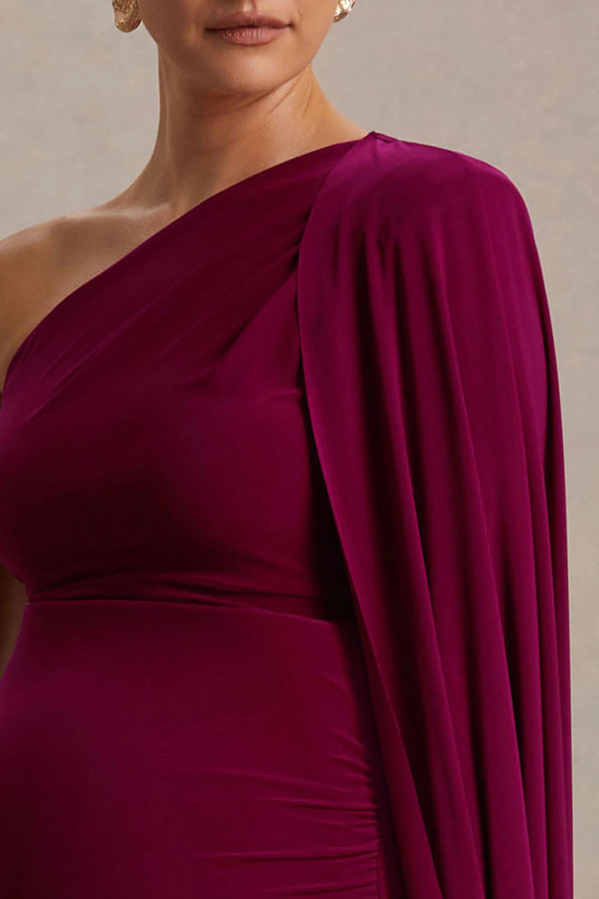 Amaryllis | Robe longue de maternité couleur baies asymétrique à une épaule avec manche cape - Image 3