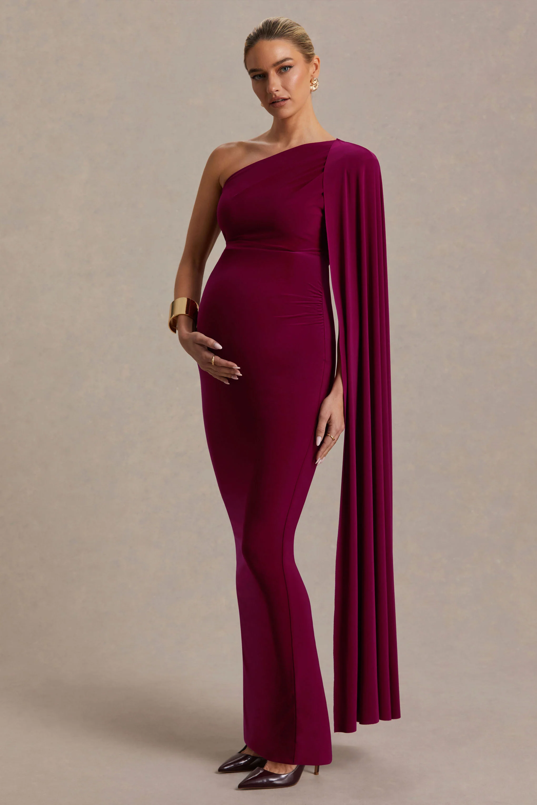 Amaryllis | Robe longue de maternité couleur baies asymétrique à une épaule avec manche cape - Image 5