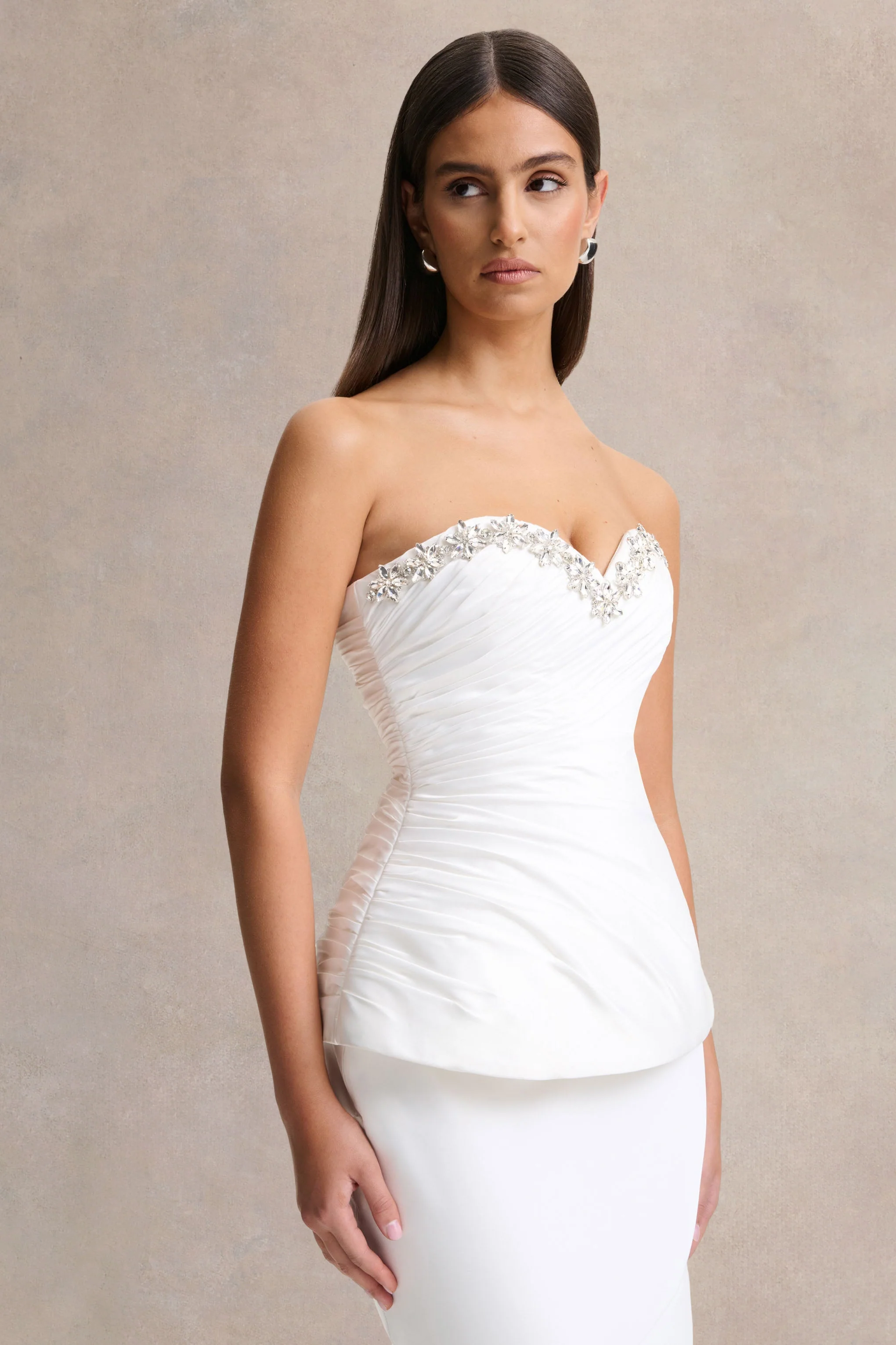 Ambria | Haut corset en satin blanc avec décolleté cœur orné à la main - Image 4