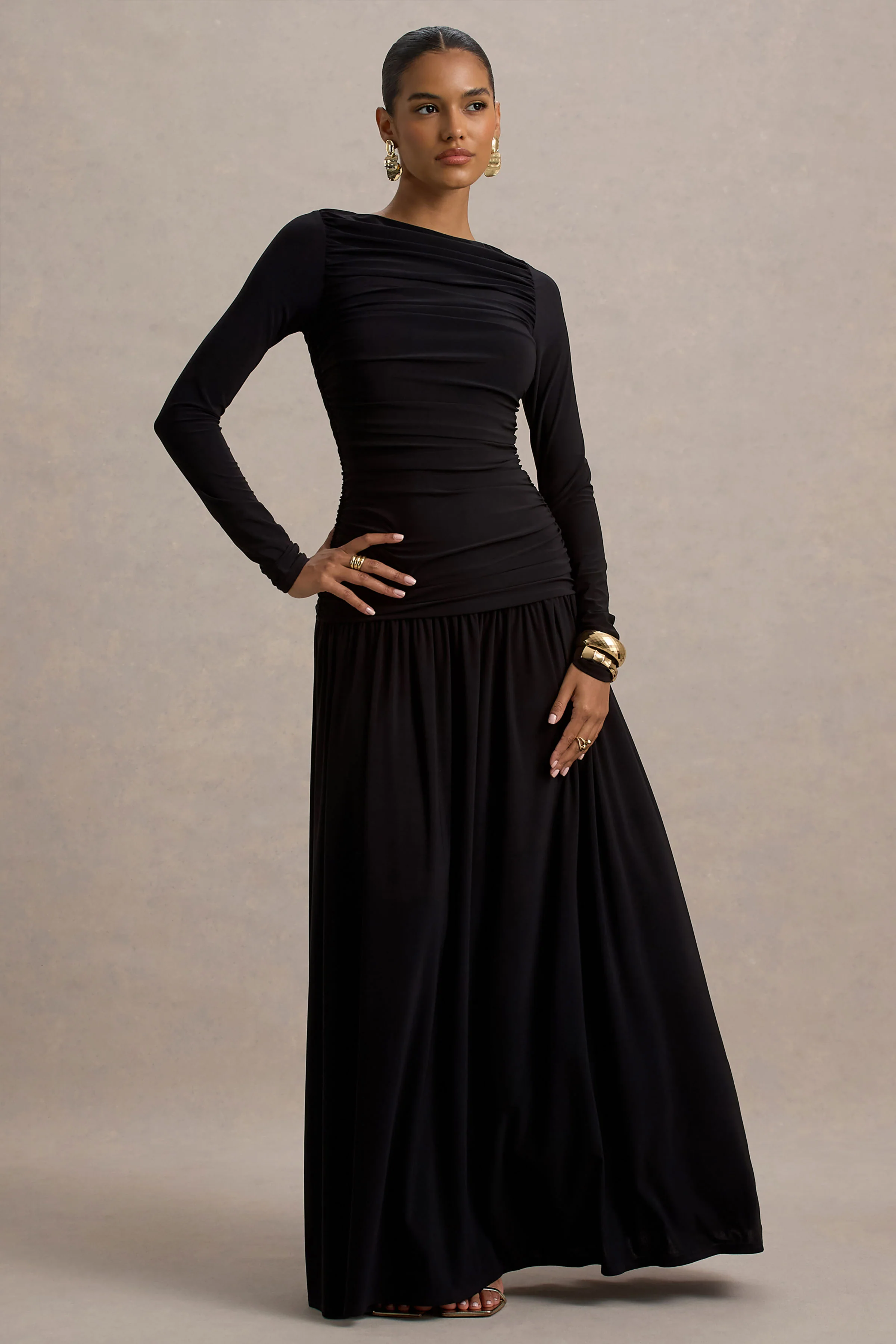 Aniyah | Robe longue noire à col haut avec détails froncés - Image 4