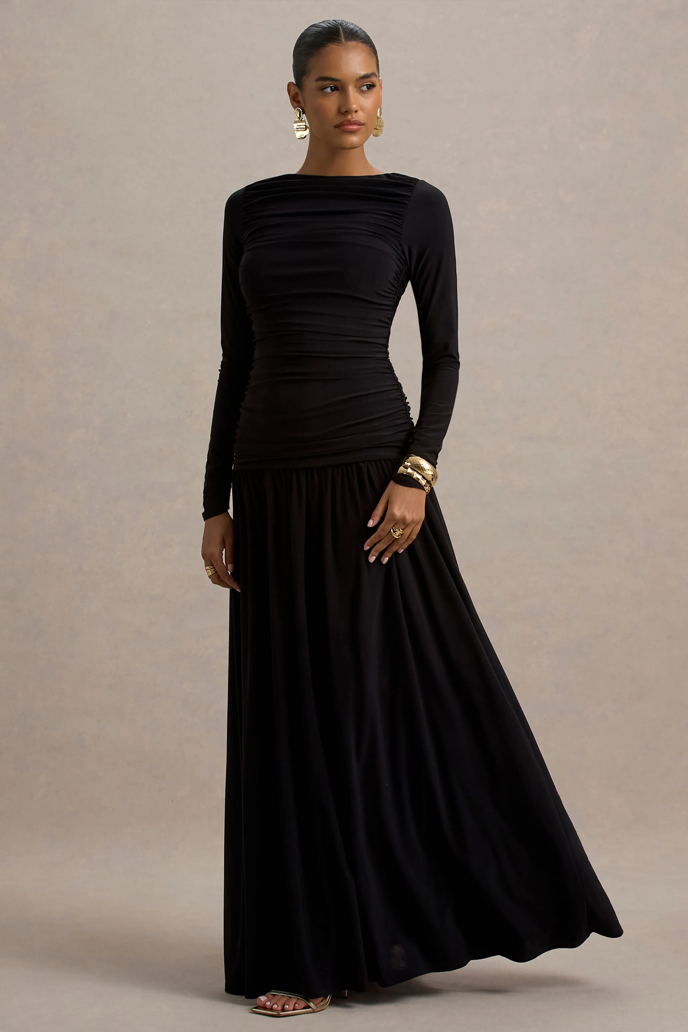Aniyah | Robe longue noire à col haut avec détails froncés - Image 5