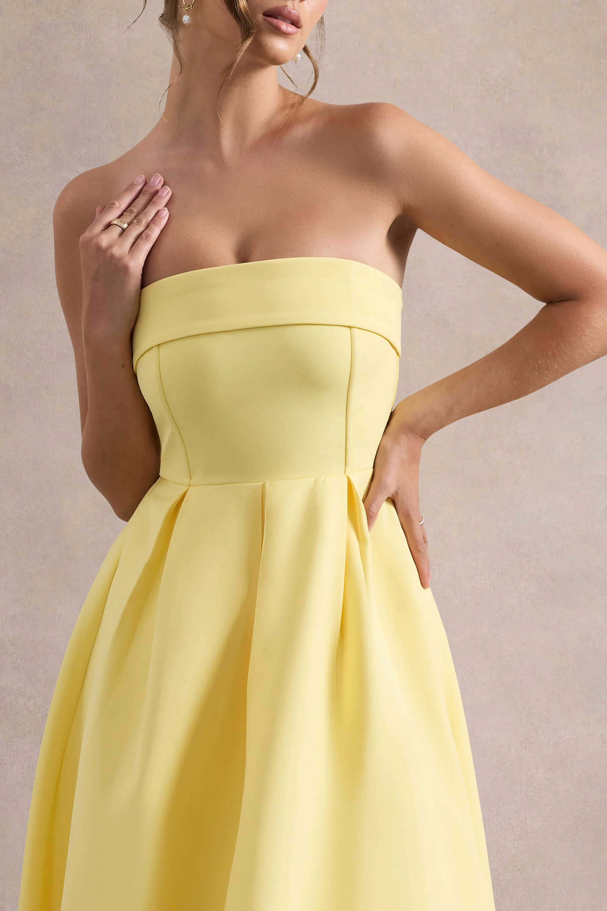 Annalise | Robe Mi-Longue Jaune Évasée à Bandeau - Image 3