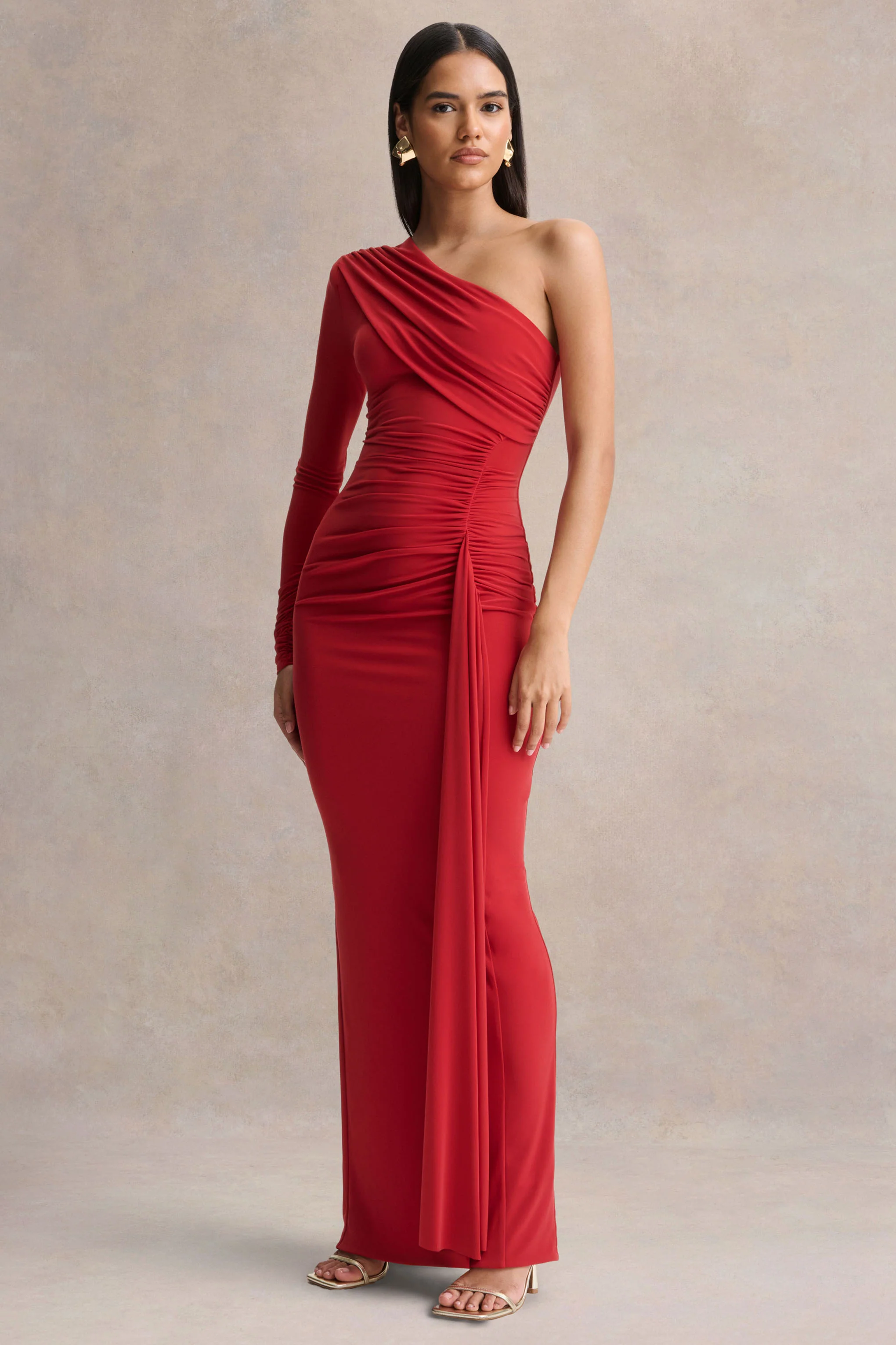 Anne | Robe longue rouge portefeuille à encolure asymétrique avec écharpe - Image 5