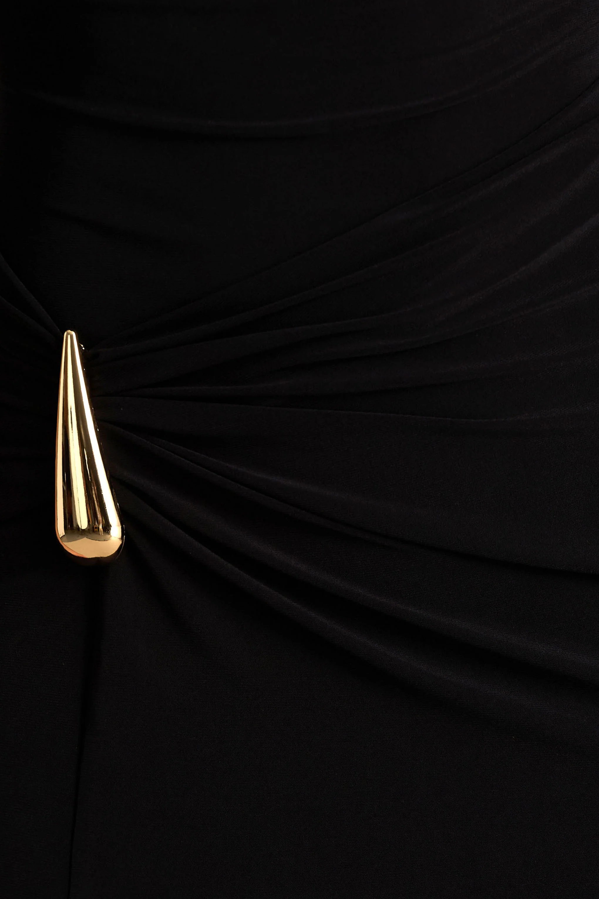 Arlena | Robe longue noire à col montant et drapé croisé - Image 6