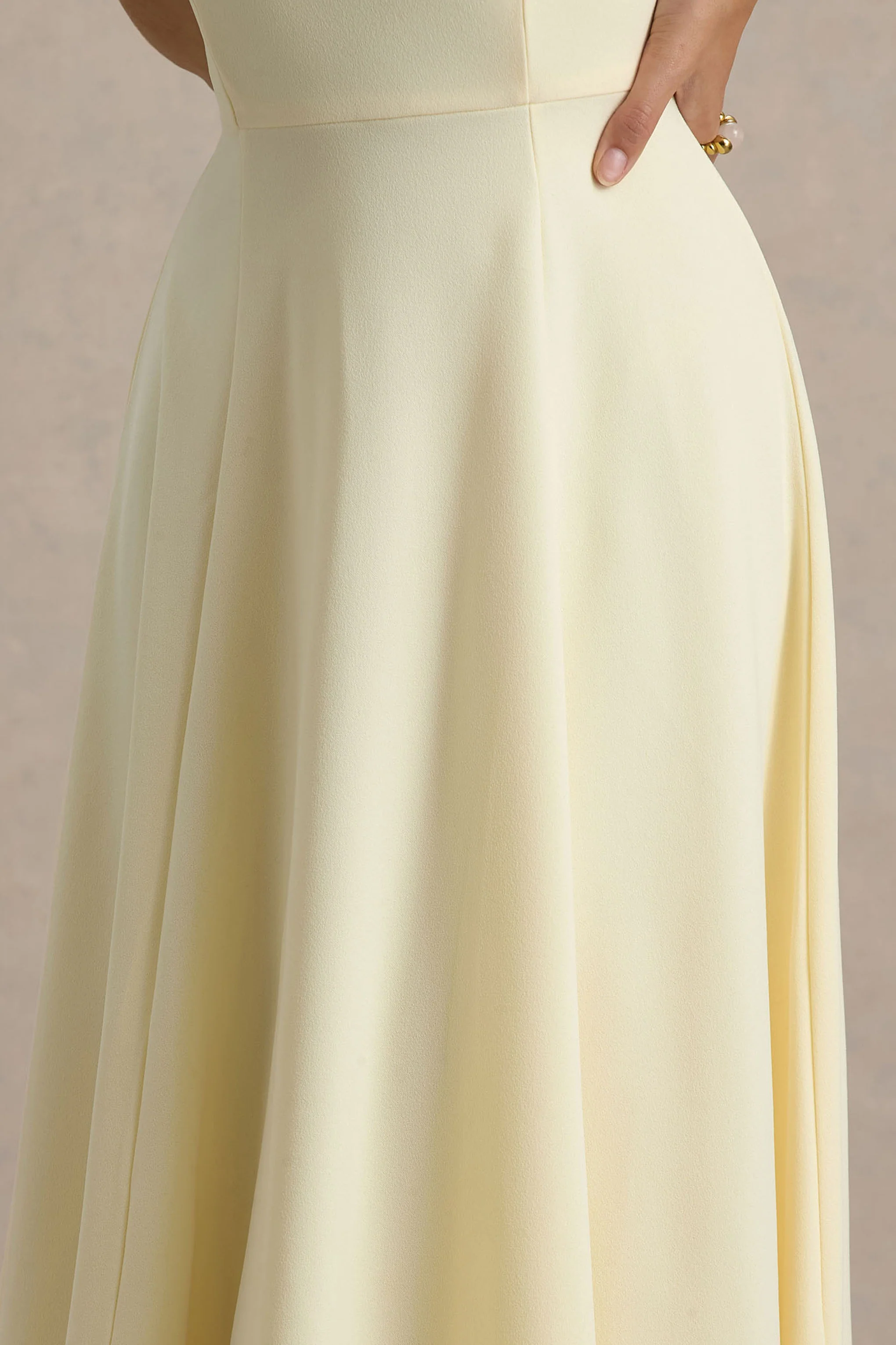 Auburn | Robe Mi-Longue Jaune Citron à Encolure Licou - Image 6