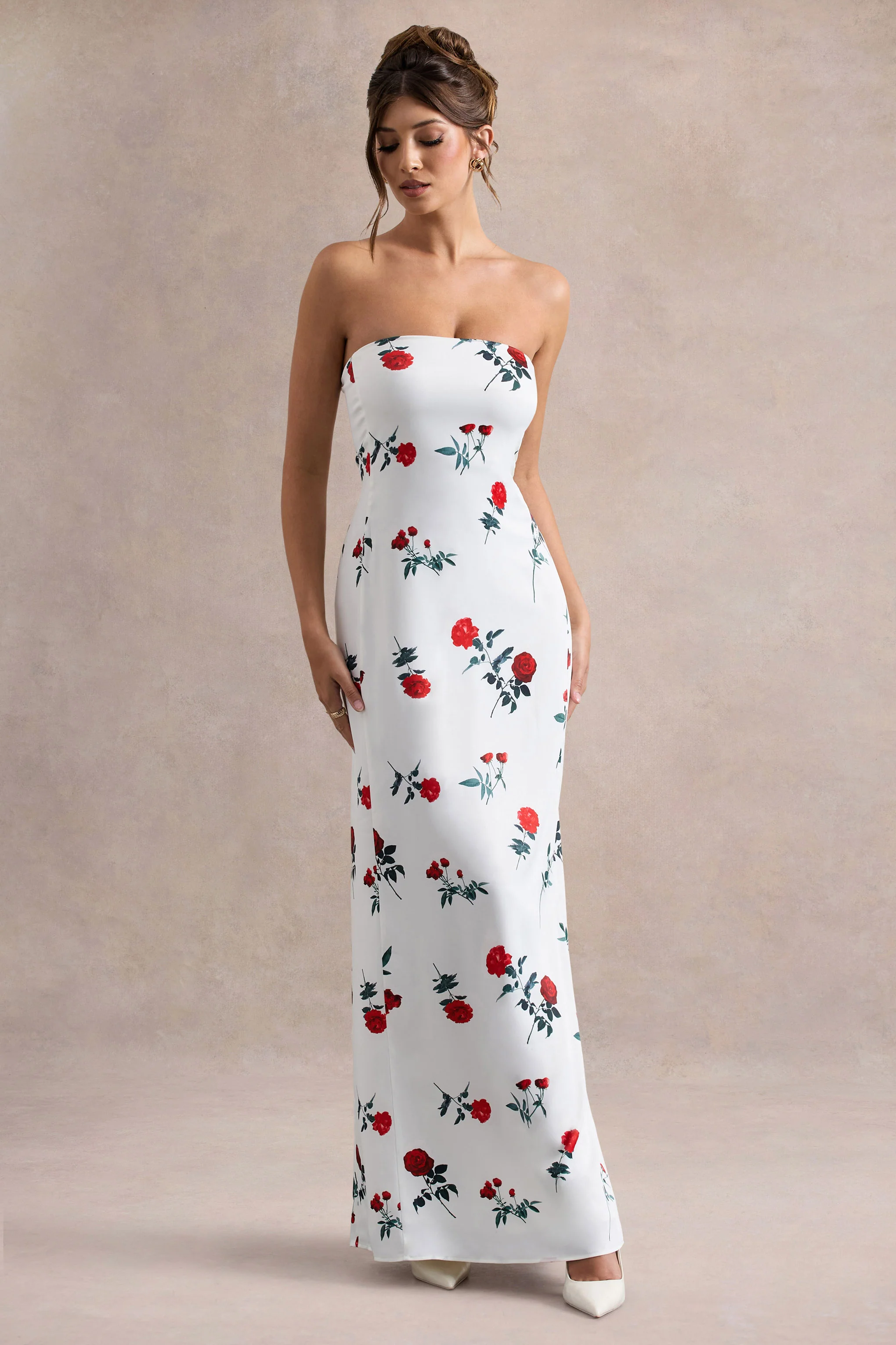 Azra | Robe longue  en satin à imprimé floral et décolleté bandeau
