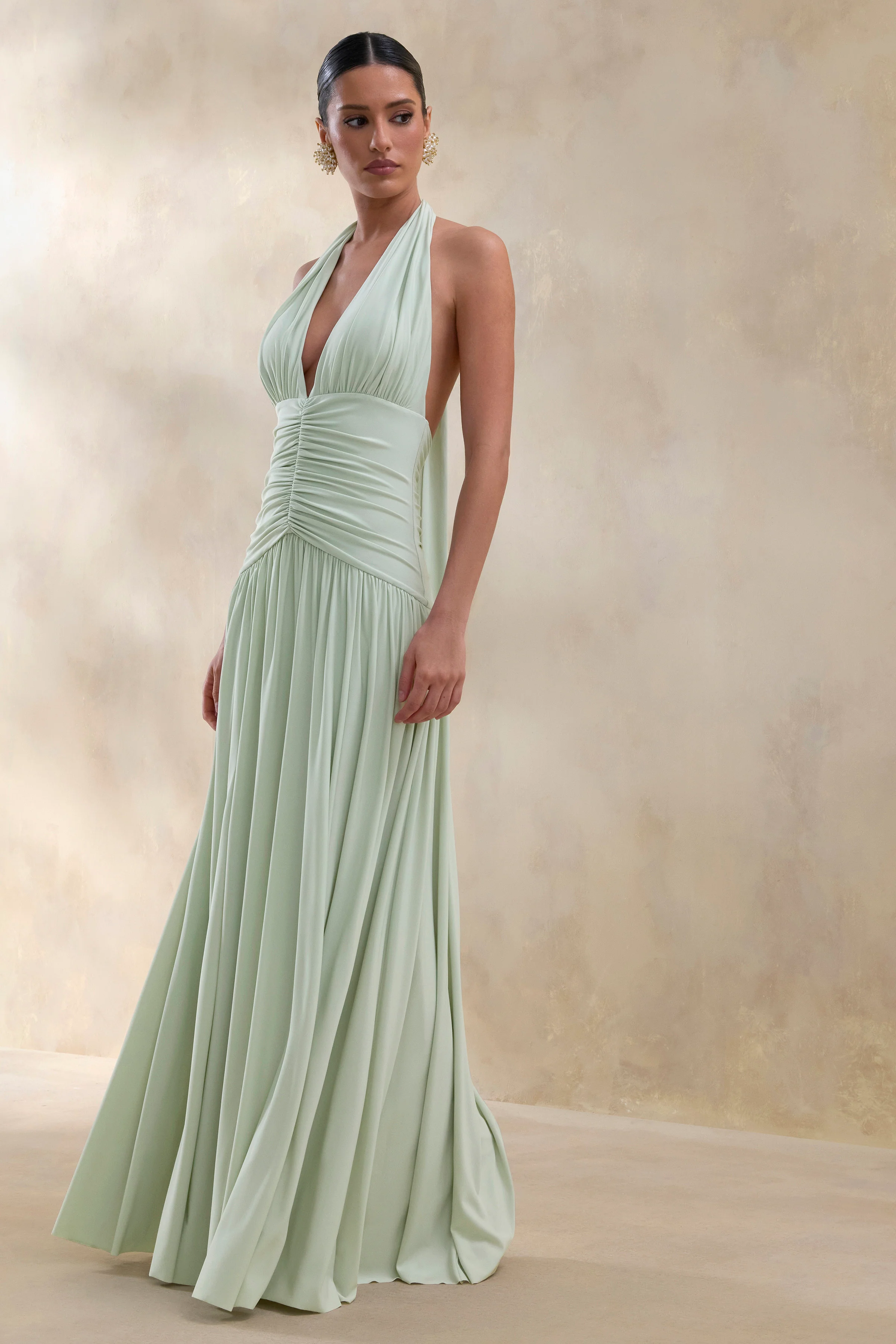 Bettina | Robe longue sauge à décolleté plongeant avec détails froncés - Image 5