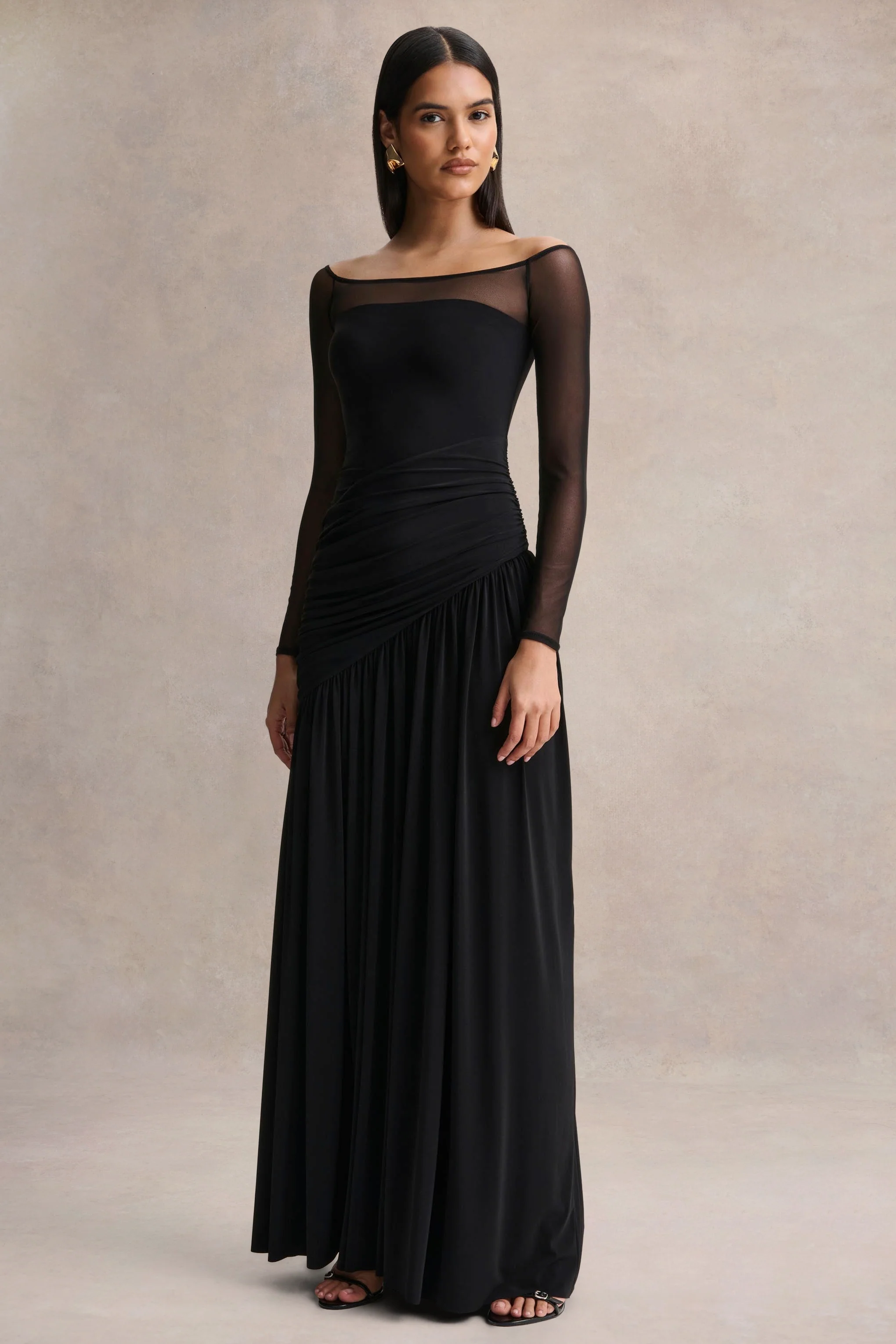 Bexley | Robe longue noire drapée à encolure bardot avec manches longues en mesh - Image 4
