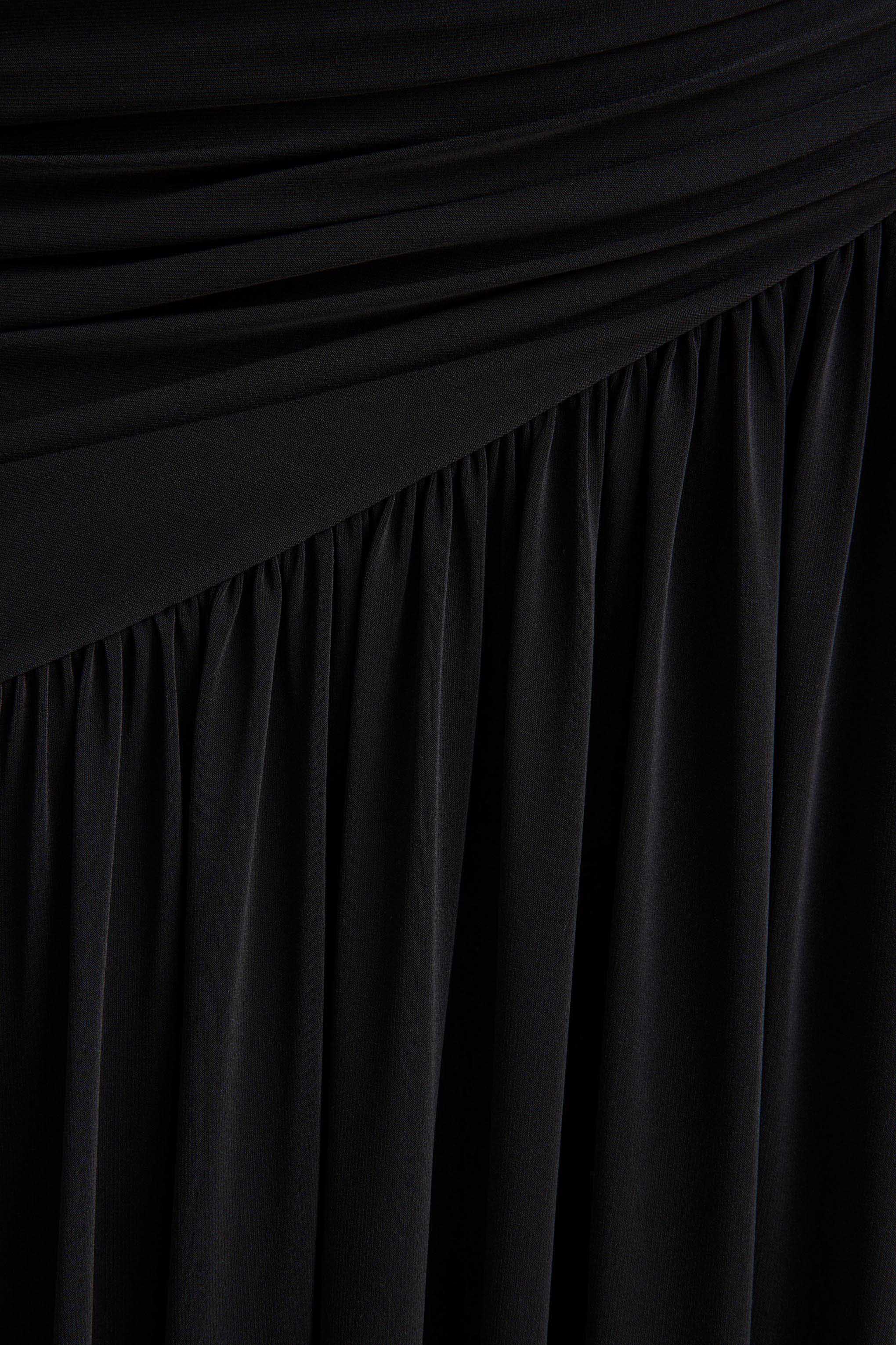 Bexley | Robe longue noire drapée à encolure bardot avec manches longues en mesh - Image 6