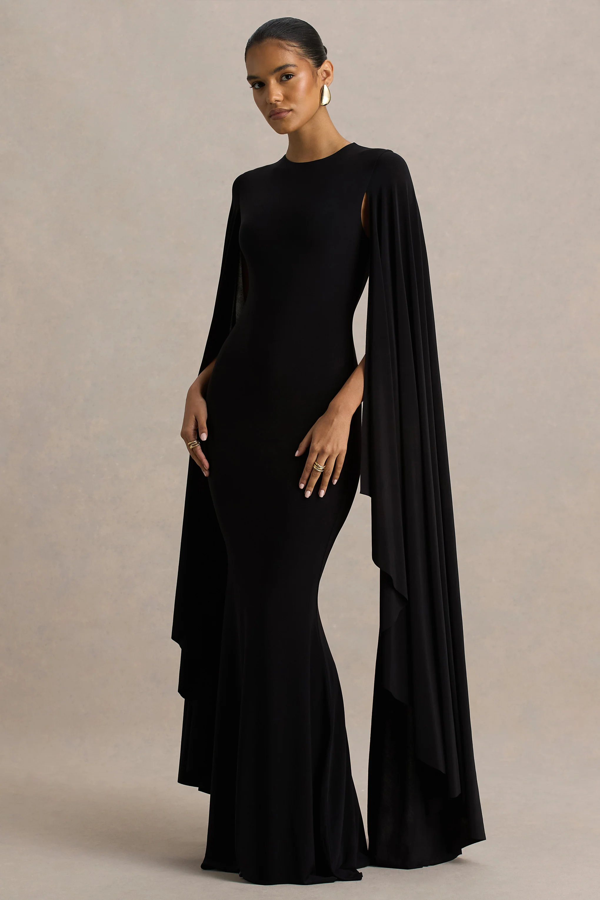 Briony | Robe longue noire à col ras du cou avec manches cape - Image 5