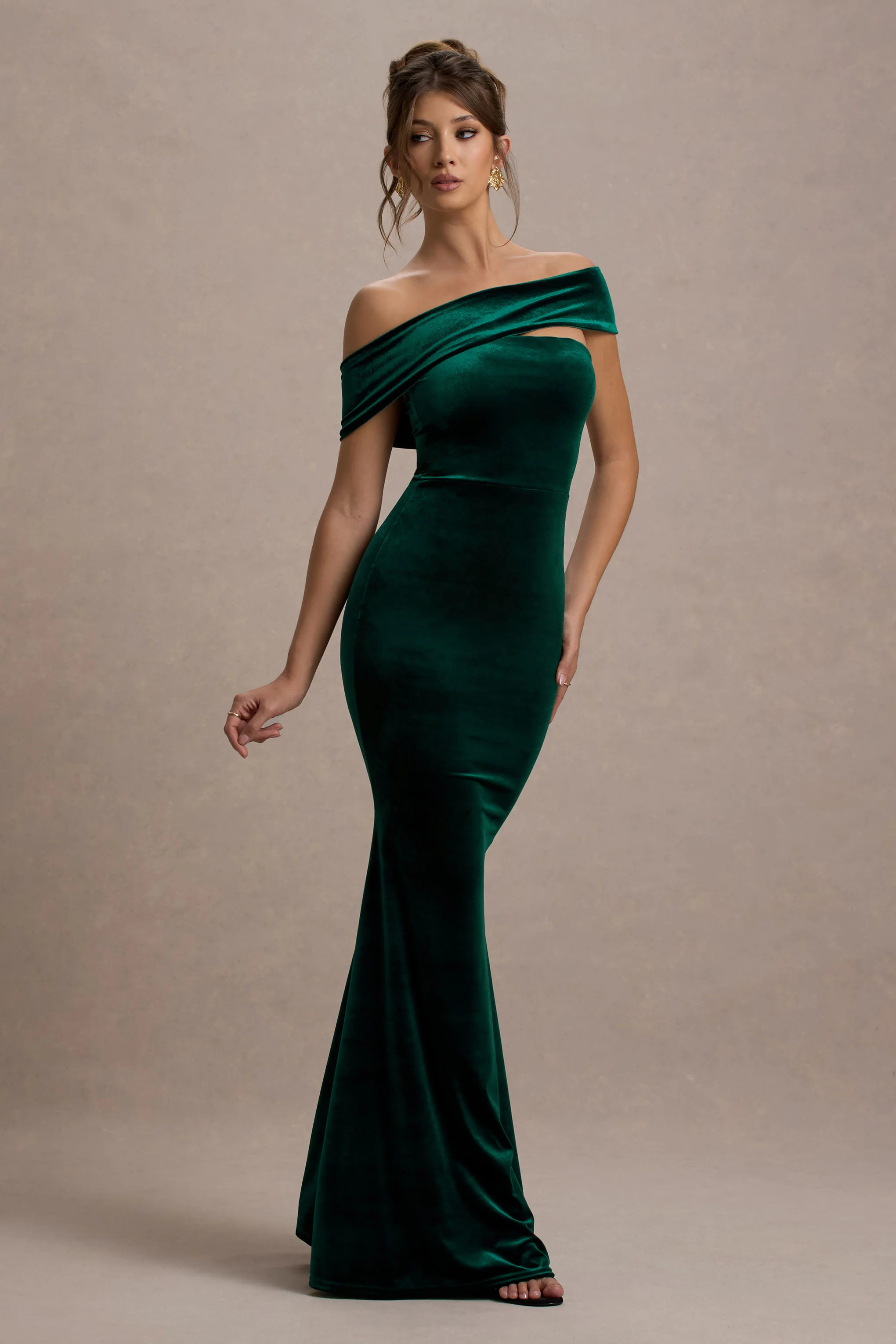 Candela | Robe longue verte bardot asymétrique en velours - Image 5