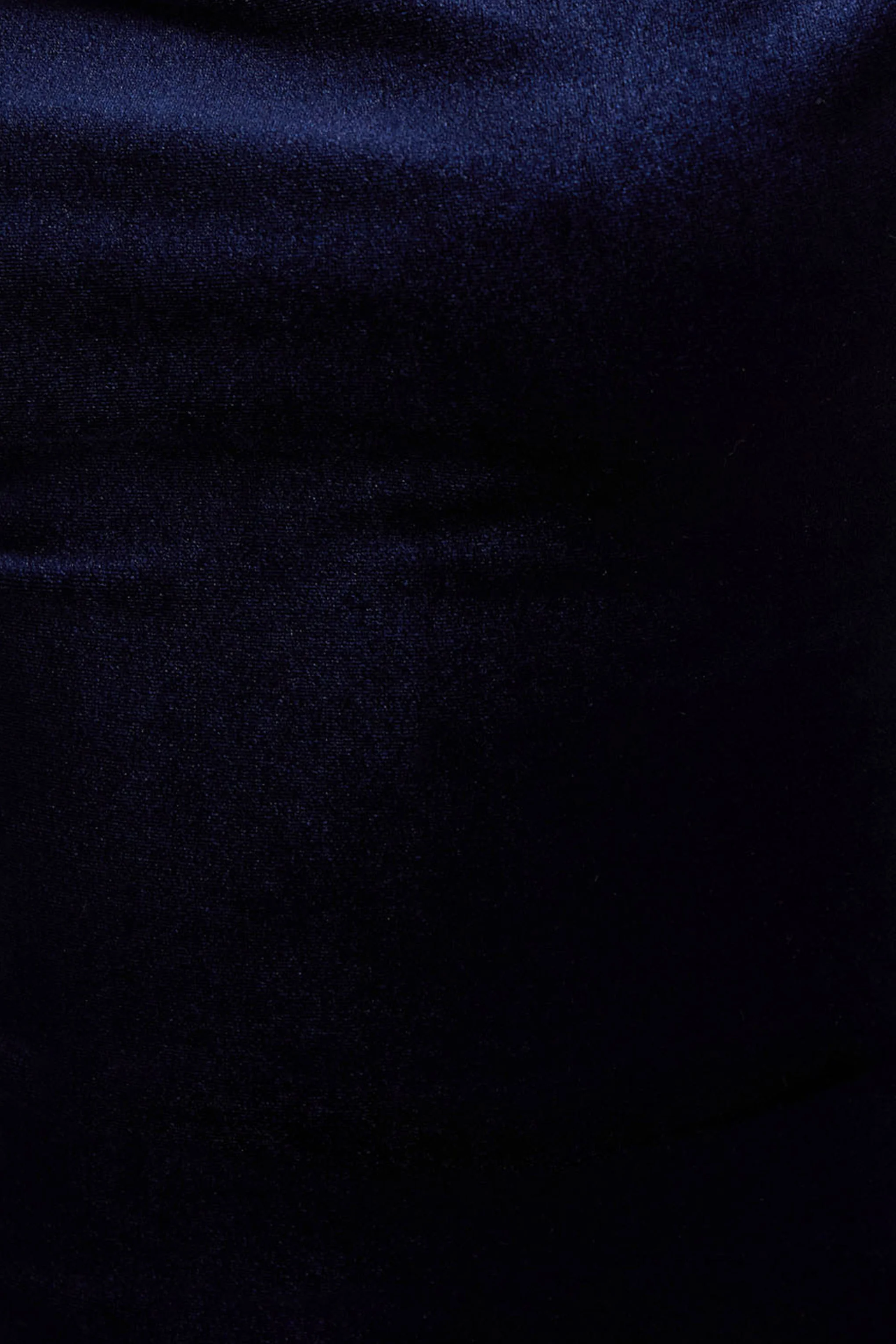 Carella | Robe mi-longue asymétrique torsadée en velours bleu marine - Image 6