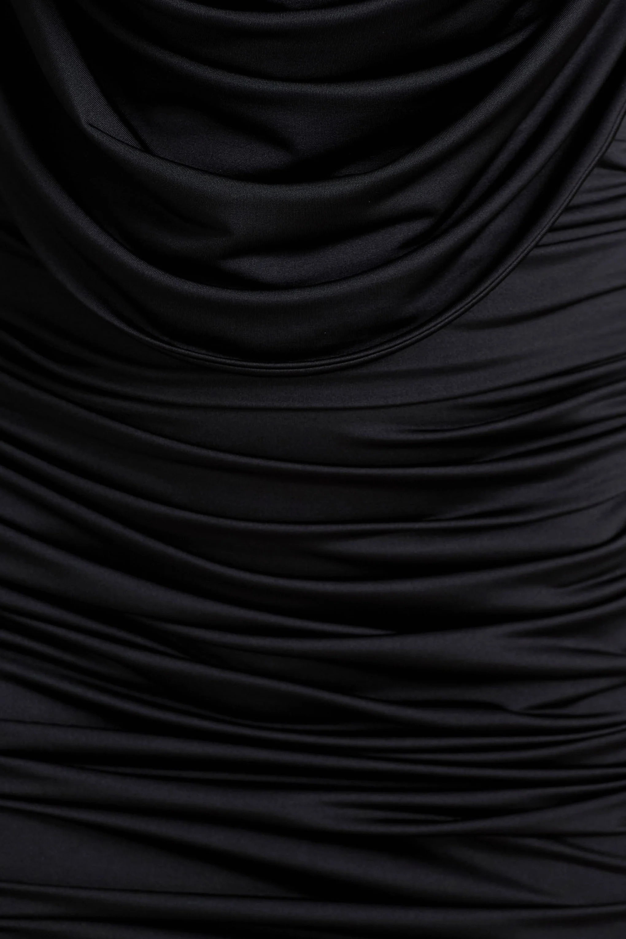 Ciela | Mini-robe noire à décolleté plongeant extrême - Image 6