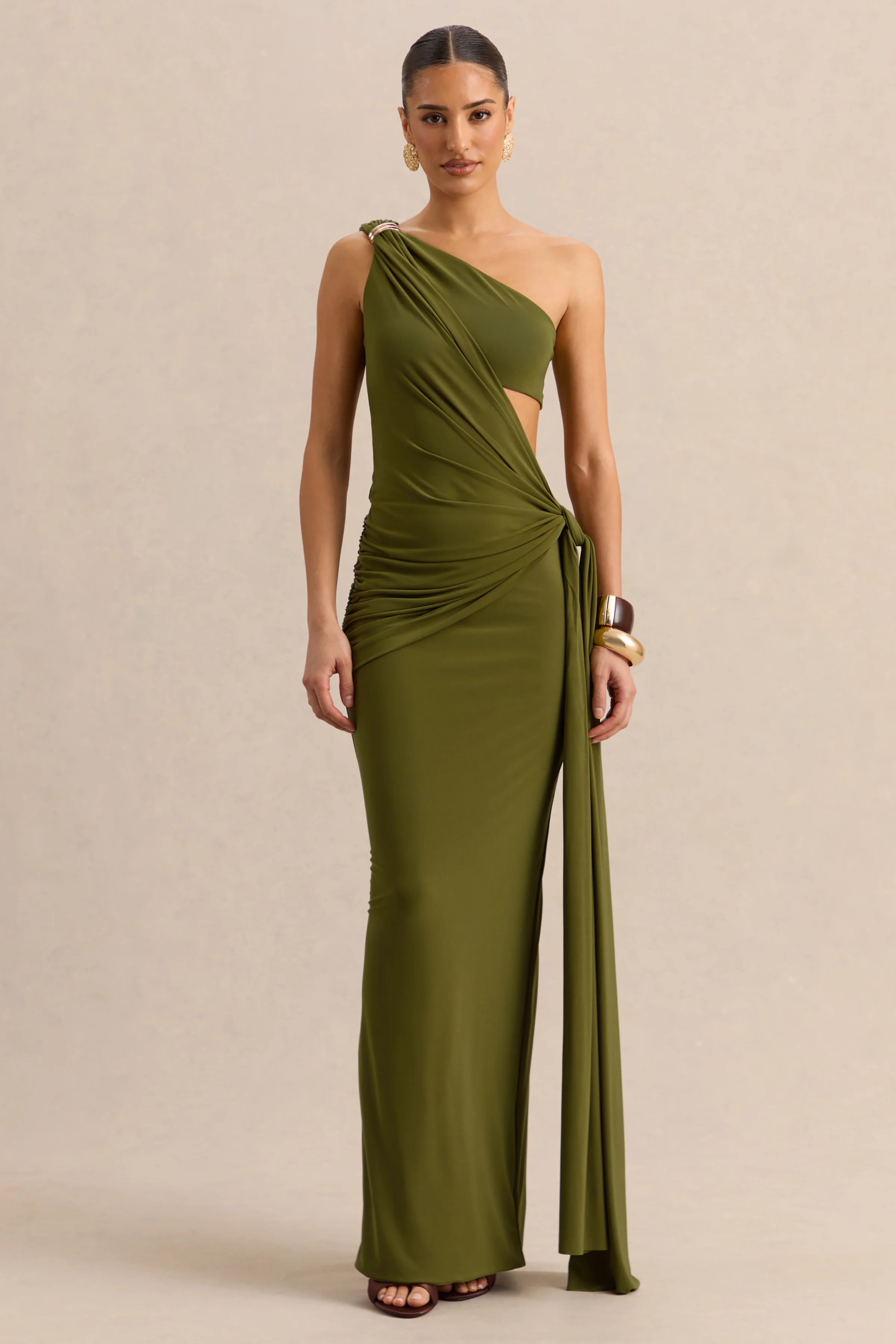 Clarosia | Robe longue verte à encolure asymétrique avec découpes et détail écharpe
