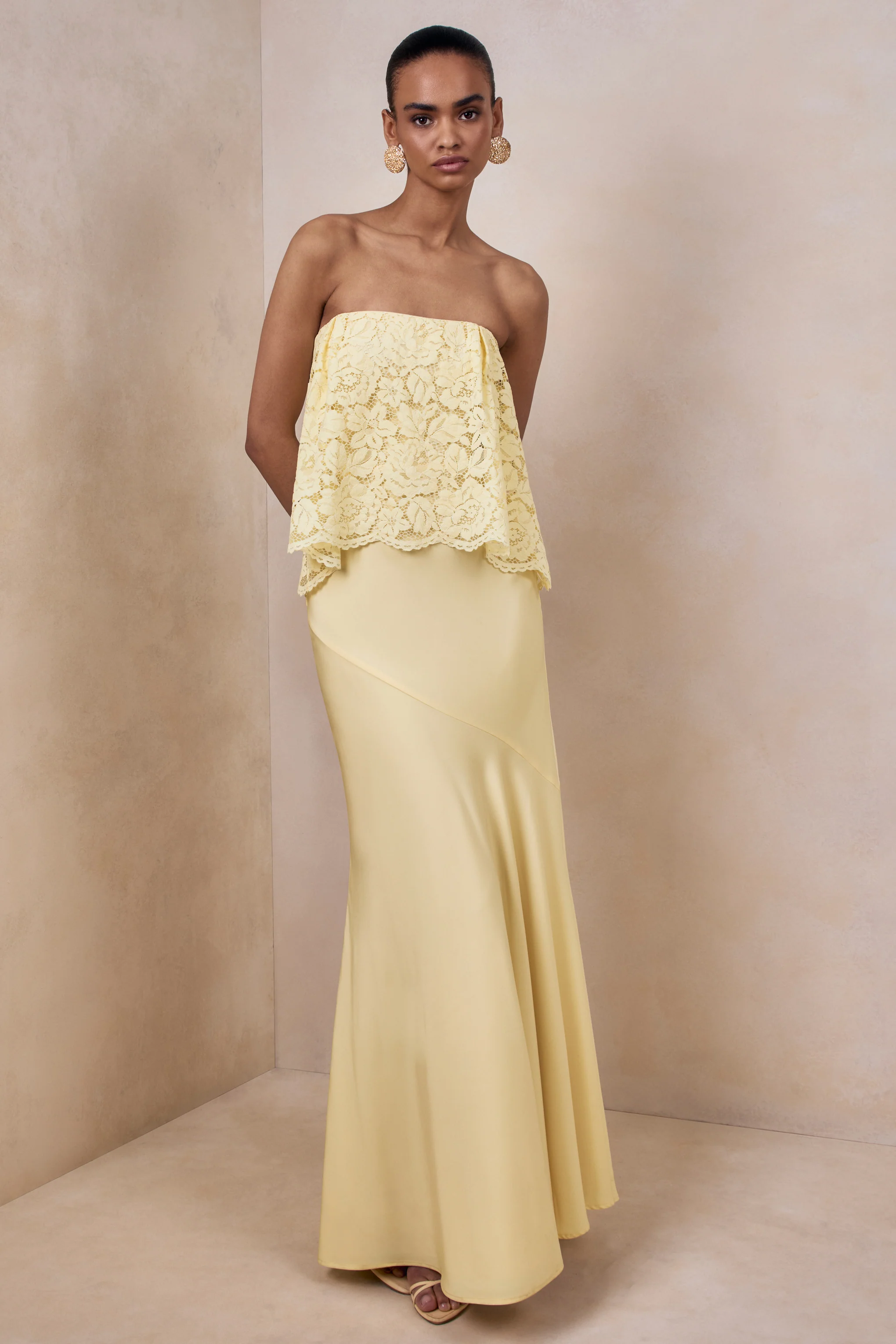 Clemency | Robe longue bandeau en dentelle et satin mat citron - Image 4