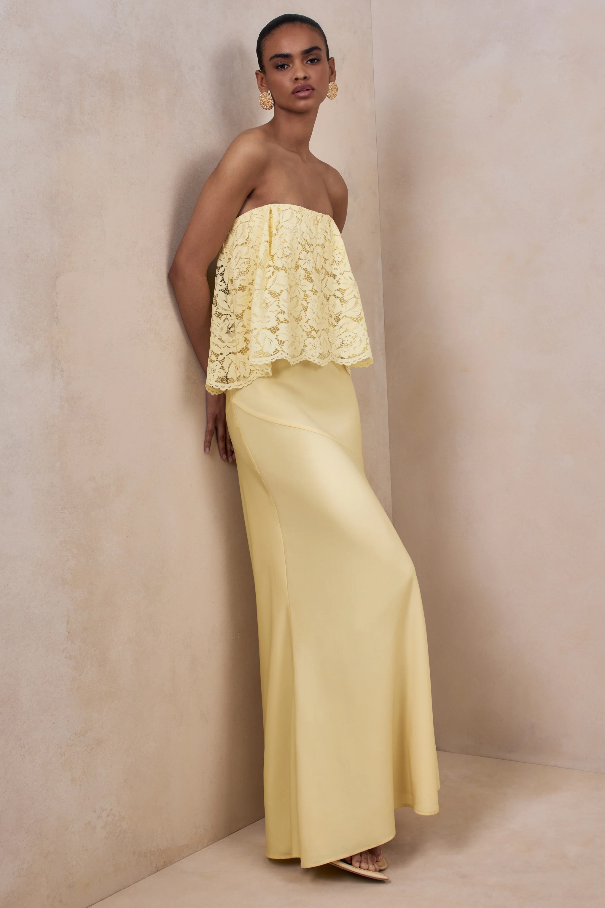 Clemency | Robe longue bandeau en dentelle et satin mat citron - Image 5