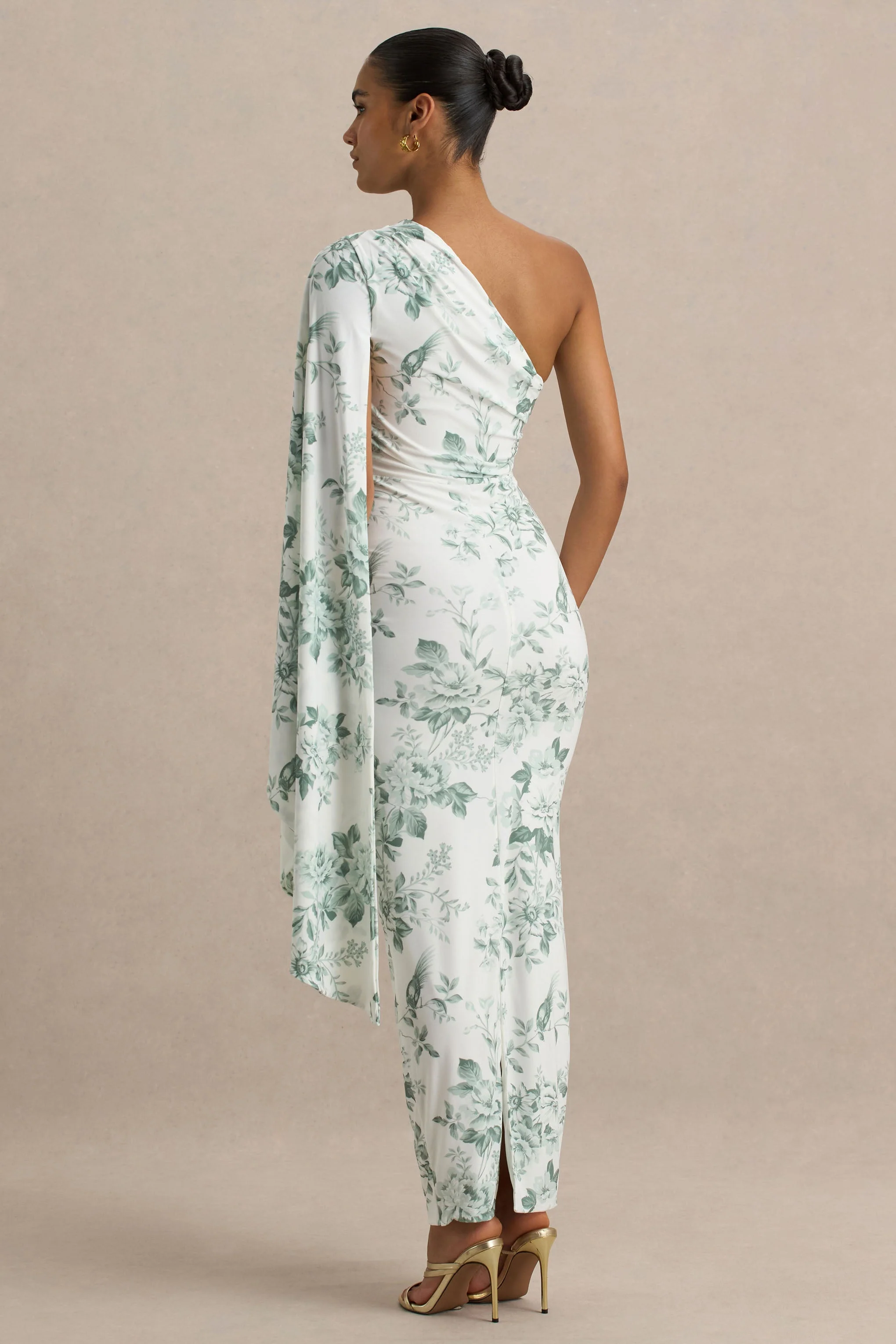 Clementina | Robe longue asymétrique à imprimé vert porcelaine avec manches cape - Image 3
