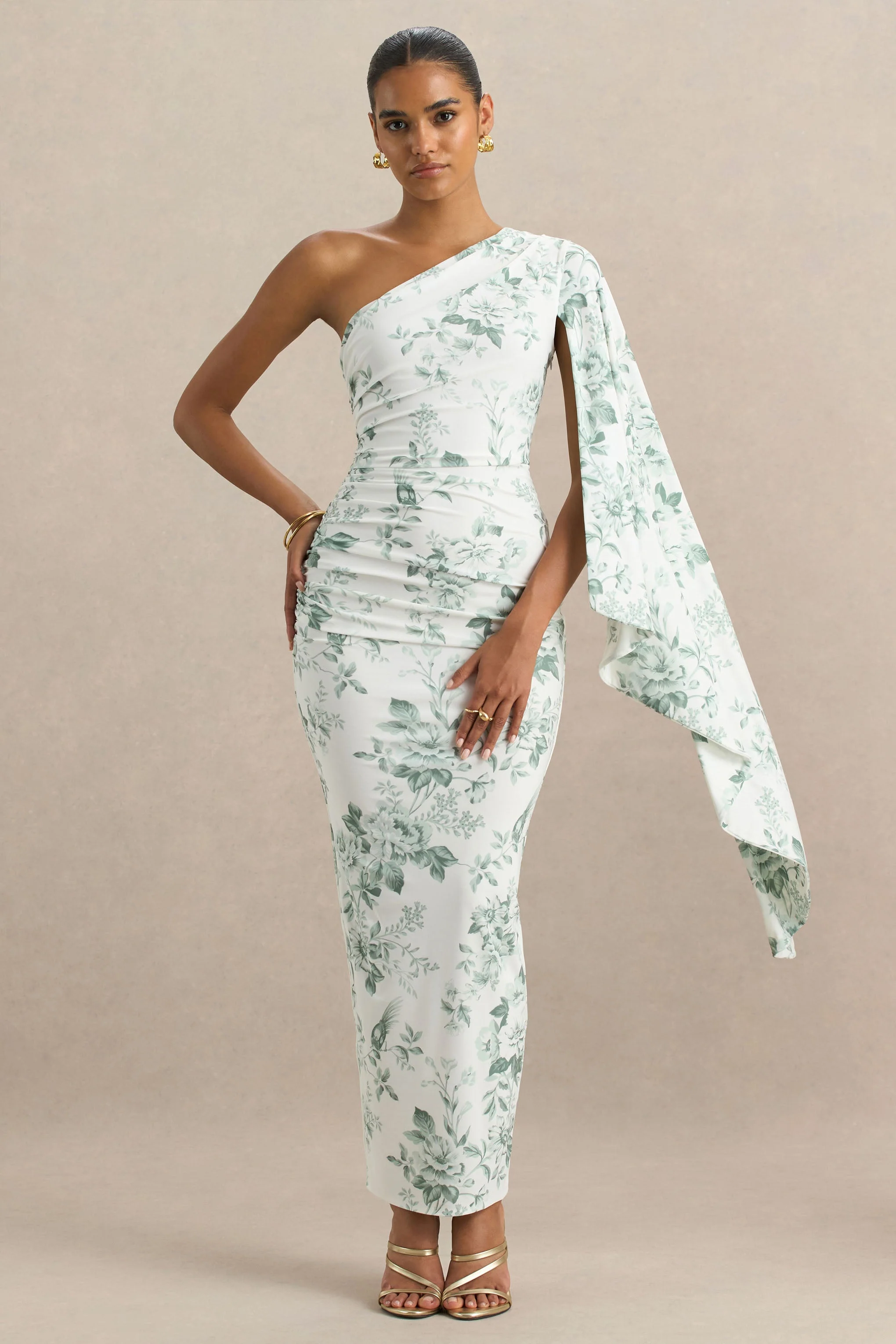 Clementina | Robe longue asymétrique à imprimé vert porcelaine avec manches cape - Image 5