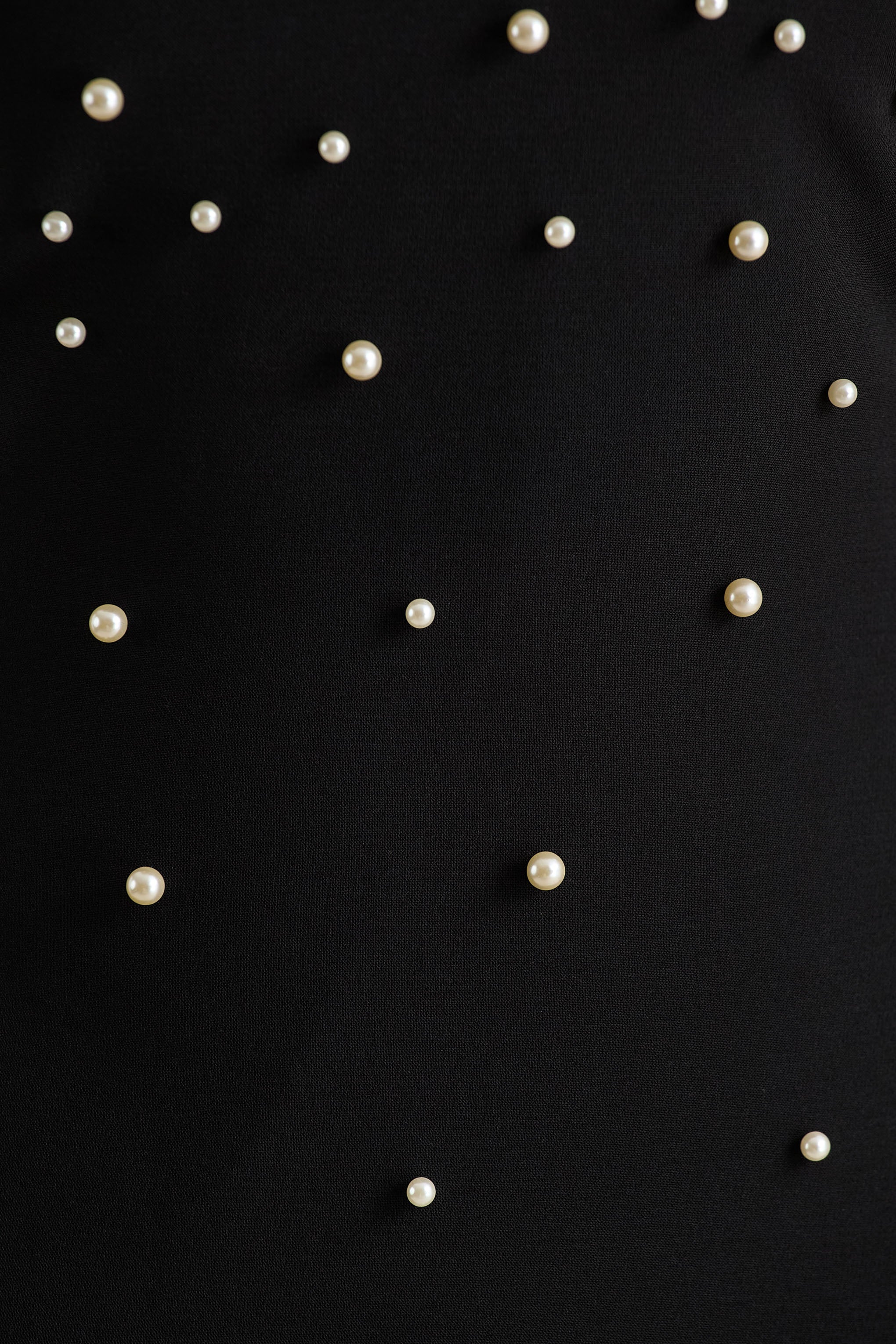 Dani | Robe longue noire à encolure nouée et ornements perlés - Image 6