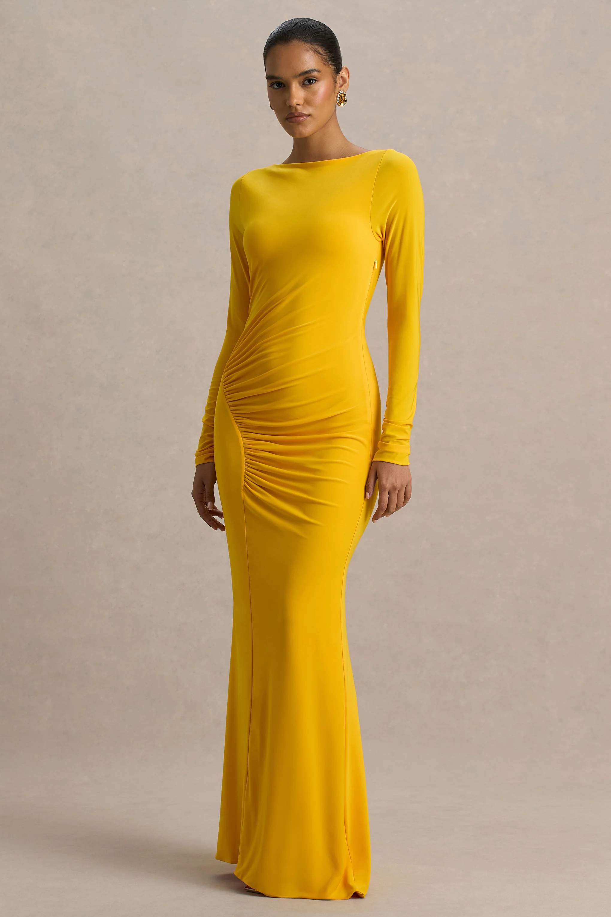 Diva | Robe longue jaune à encolure fendue avec détails froncés - Image 3