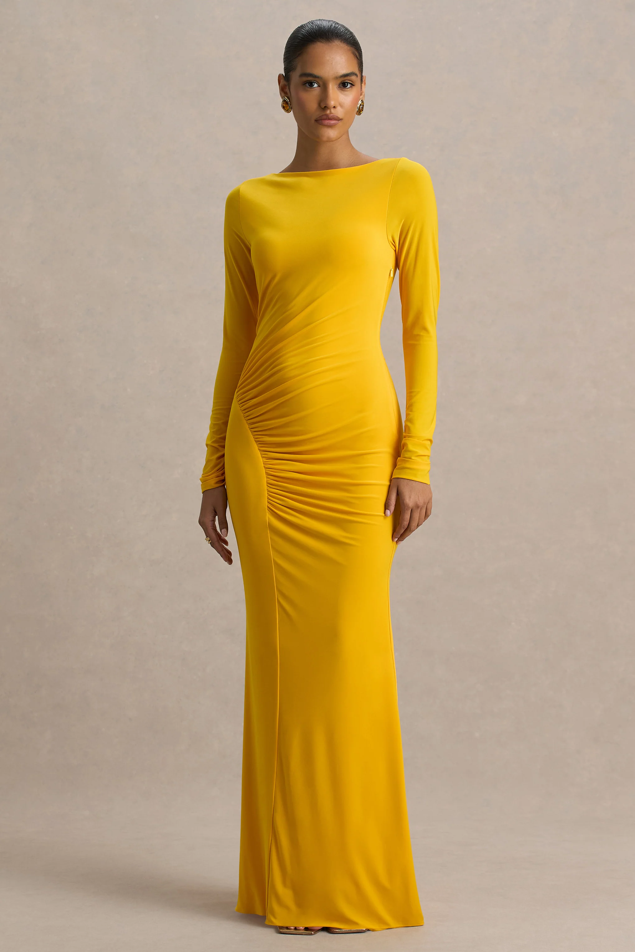 Diva | Robe longue jaune à encolure fendue avec détails froncés - Image 5