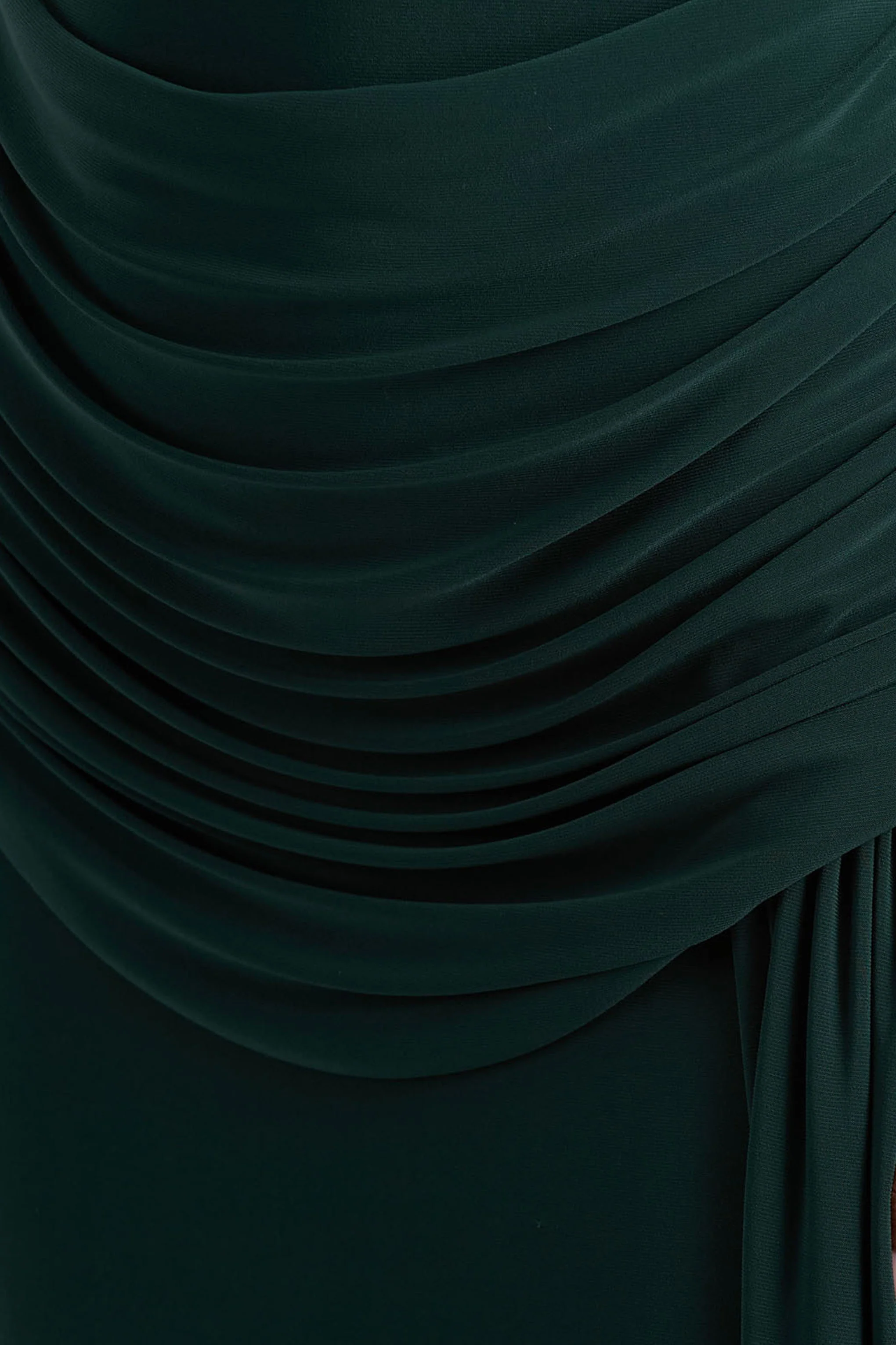 Dynasty | Robe longue vert foncé à col asymétrique avec drapé et fente haute sur le devant - Image 6