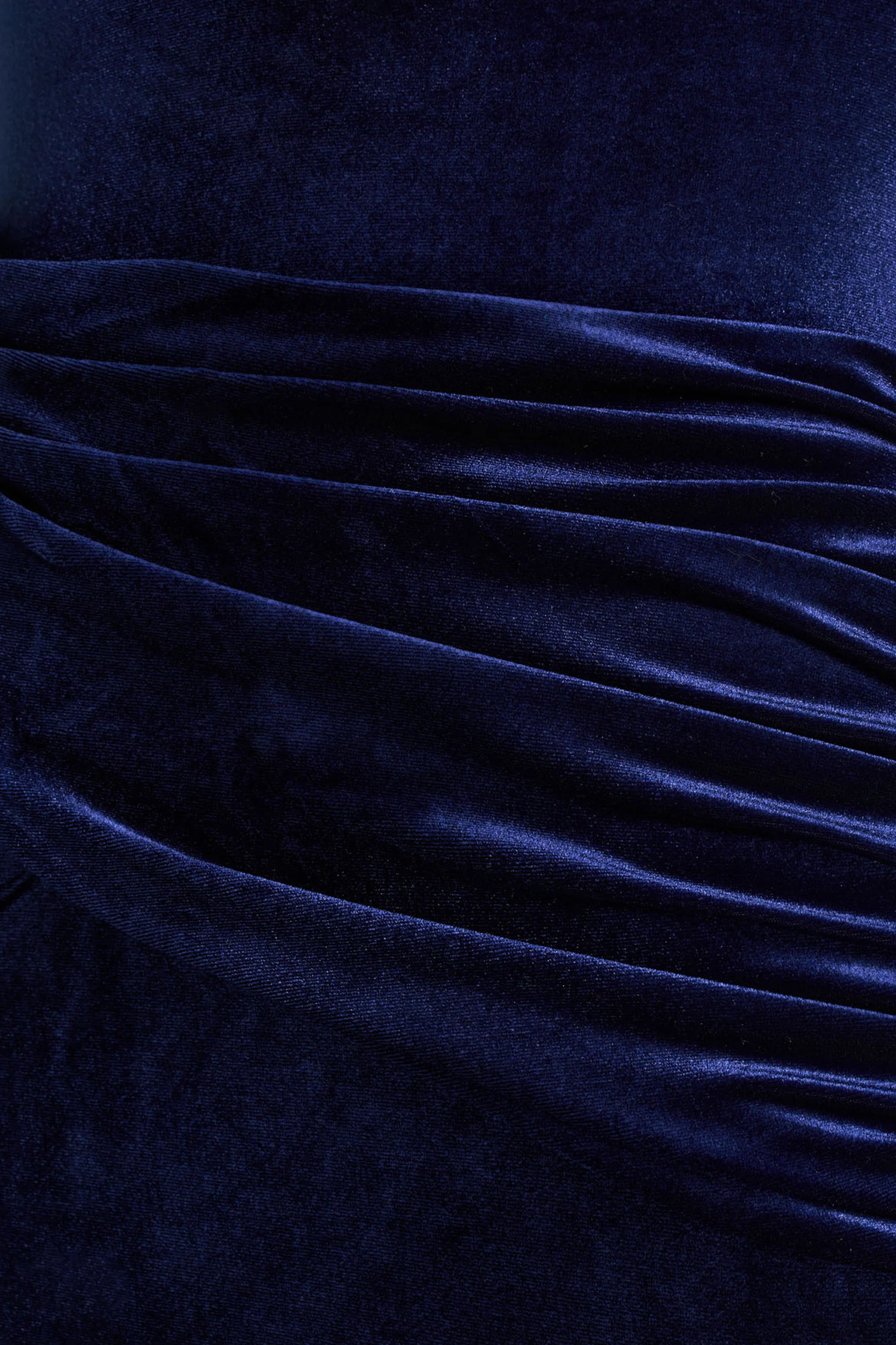 Eirene | Robe mi-longue en velours bleu à encolure asymétrique - Image 7