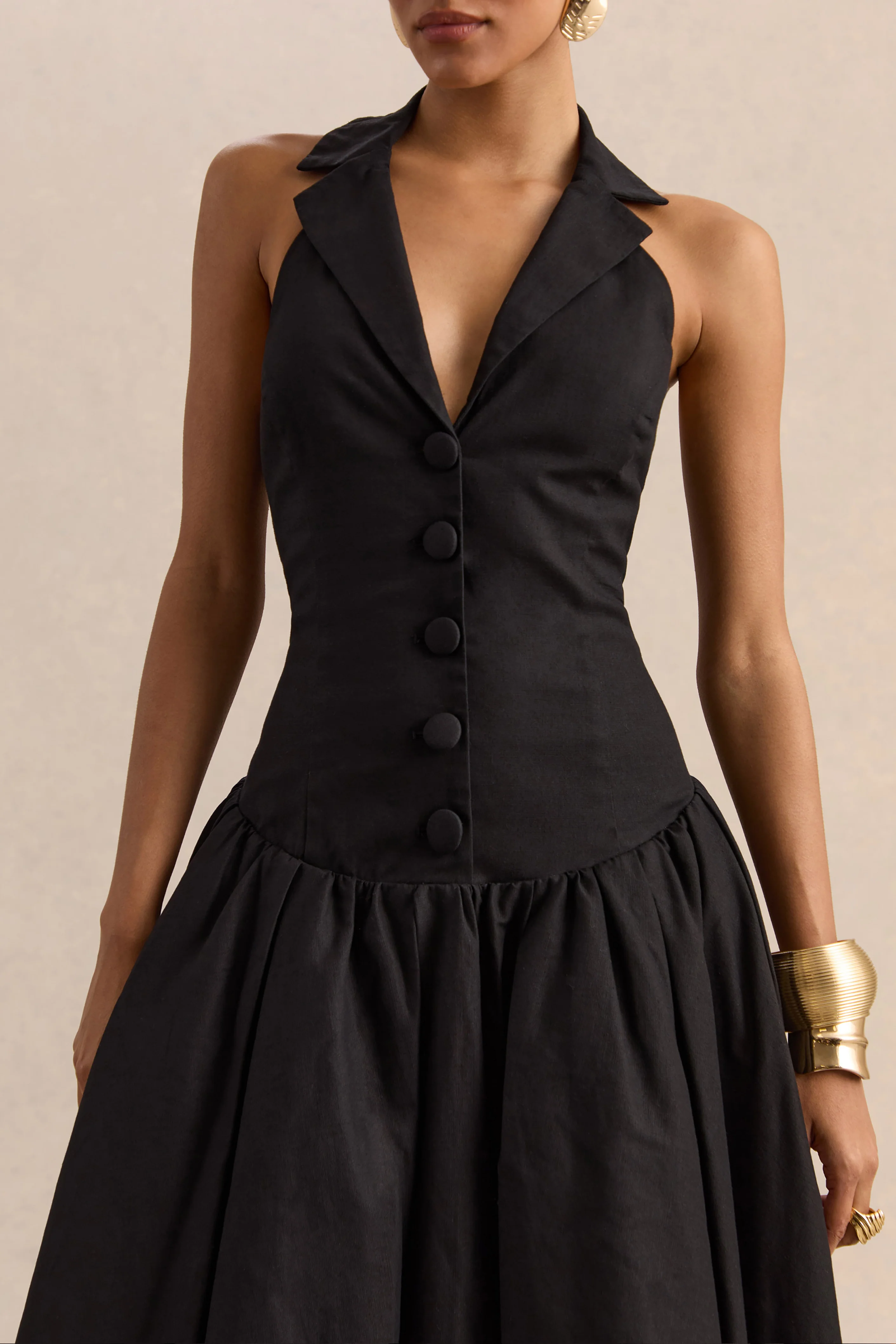 Ella | Robe mi-longue noire à décolleté plongeant et taille basse - Image 3