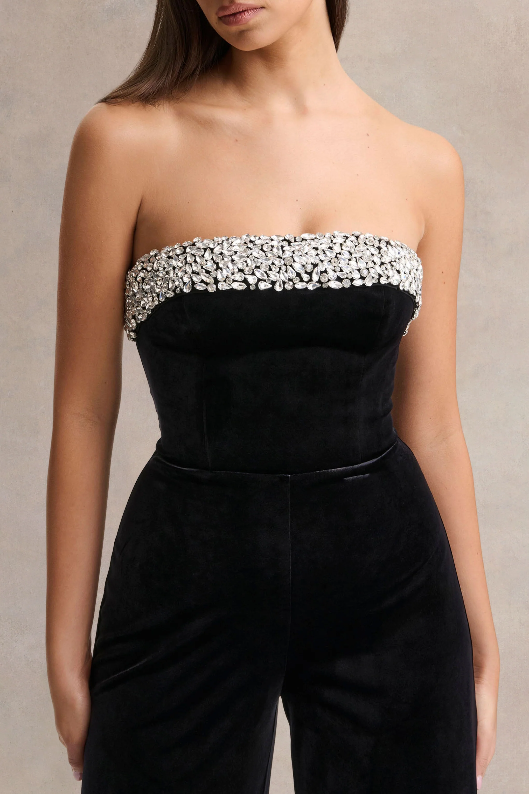 Emelie | Combinaison noire en velours à encolure bandeau ornée à la main - Image 3