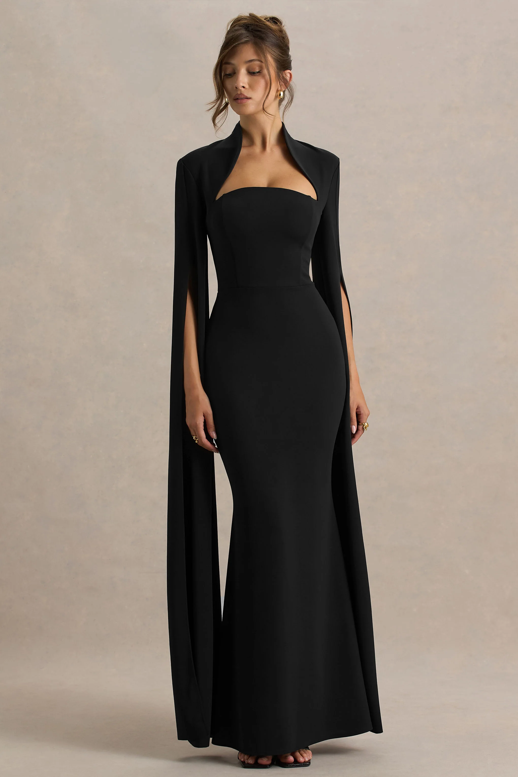 Esme | Robe longue noire à décolleté carré et manches cape - Image 5