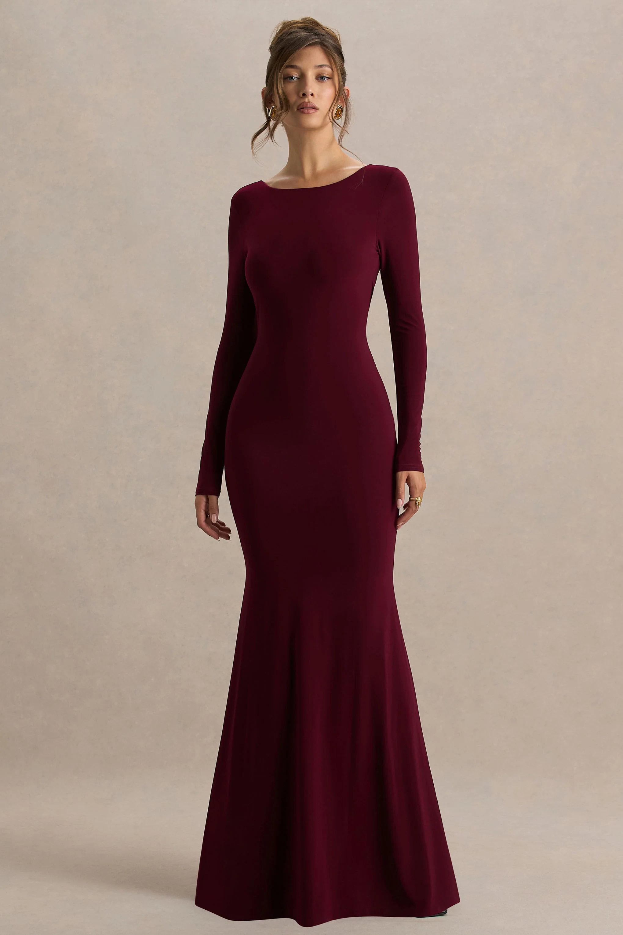 Estelle | Robe longue bordeaux à encolure bateau dos nu et détails en dentelle - Image 3