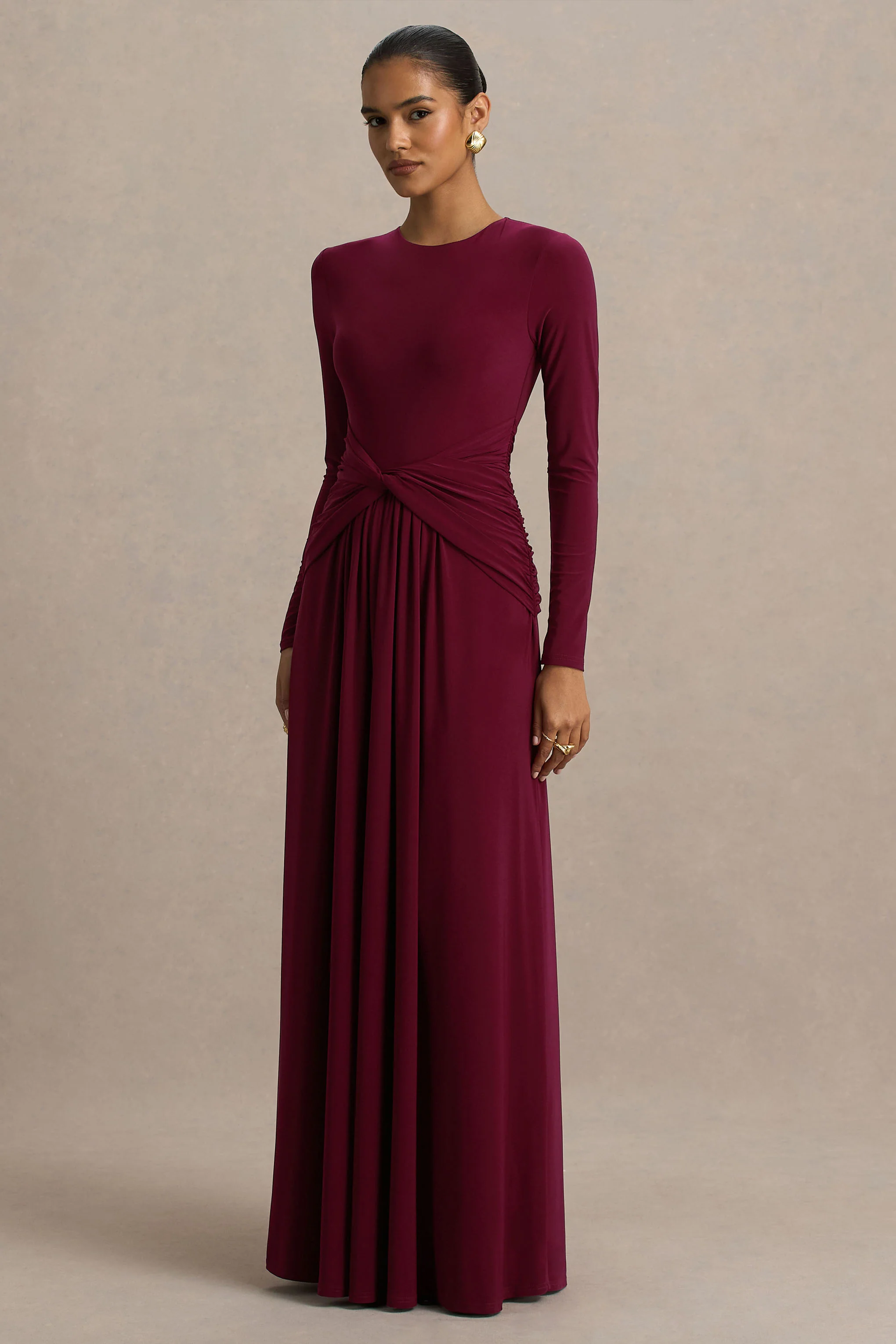 Estrella | Robe longue à haute encolure bordeaux avec détails froncés - Image 4