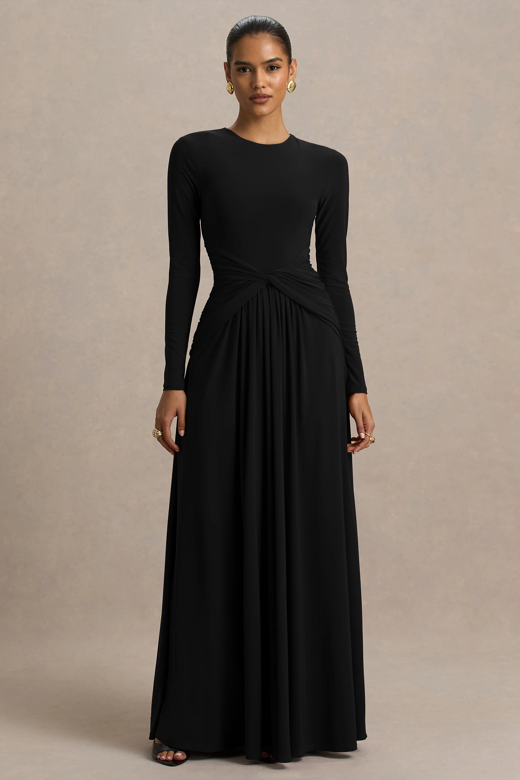 Estrella | Robe longue noire à haute encolure avec détails froncés - Image 4