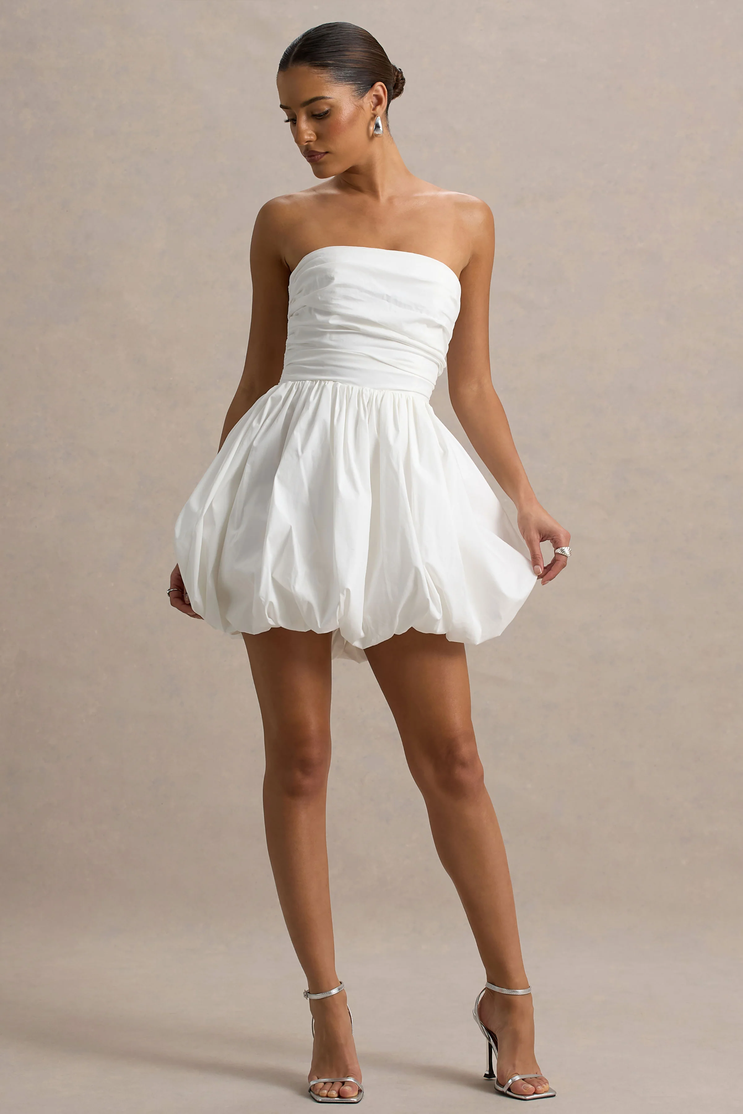 Faye | Mini-robe blanche bandeau à jupe boule avec détails froncés