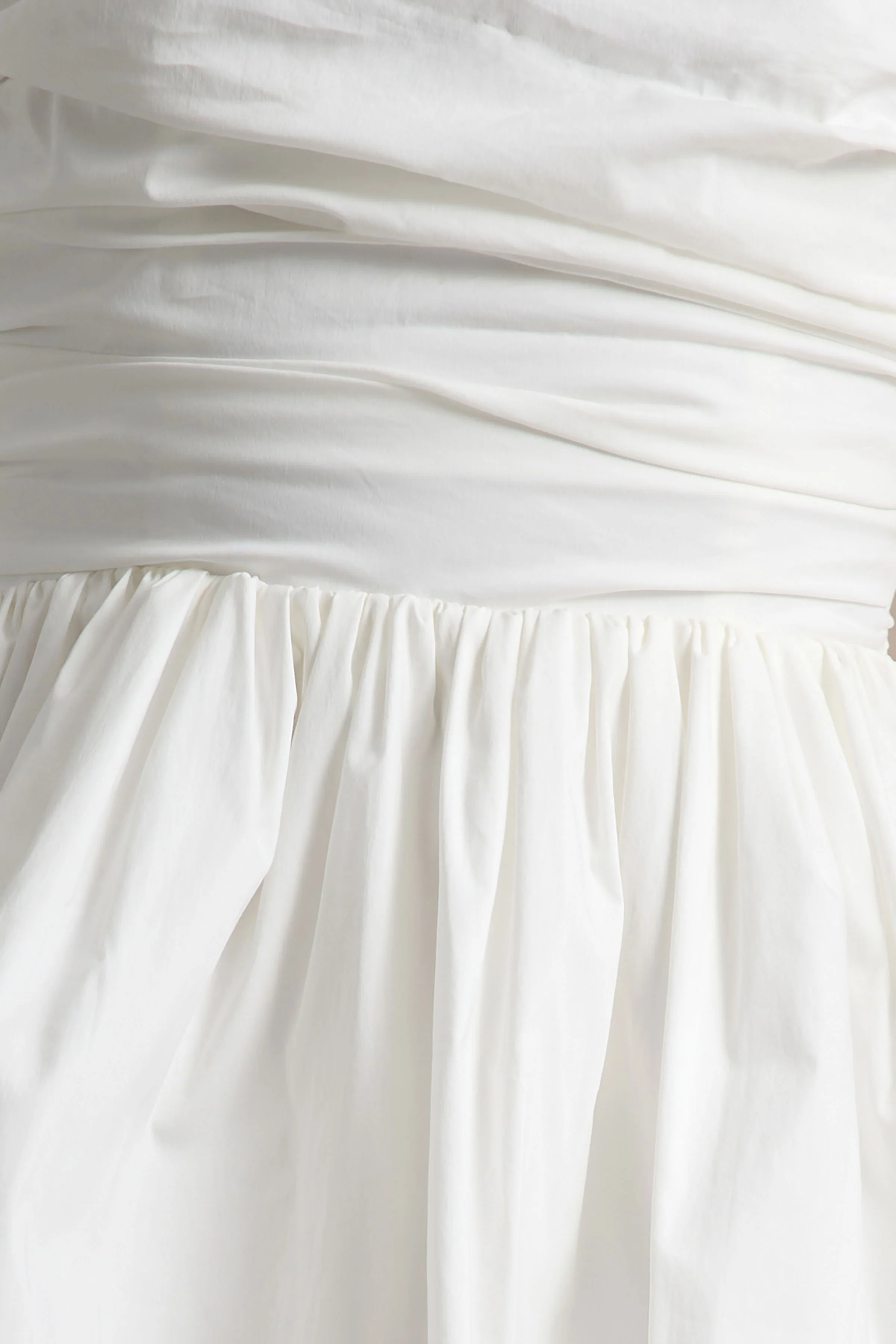Faye | Mini-robe blanche bandeau à jupe boule avec détails froncés - Image 6