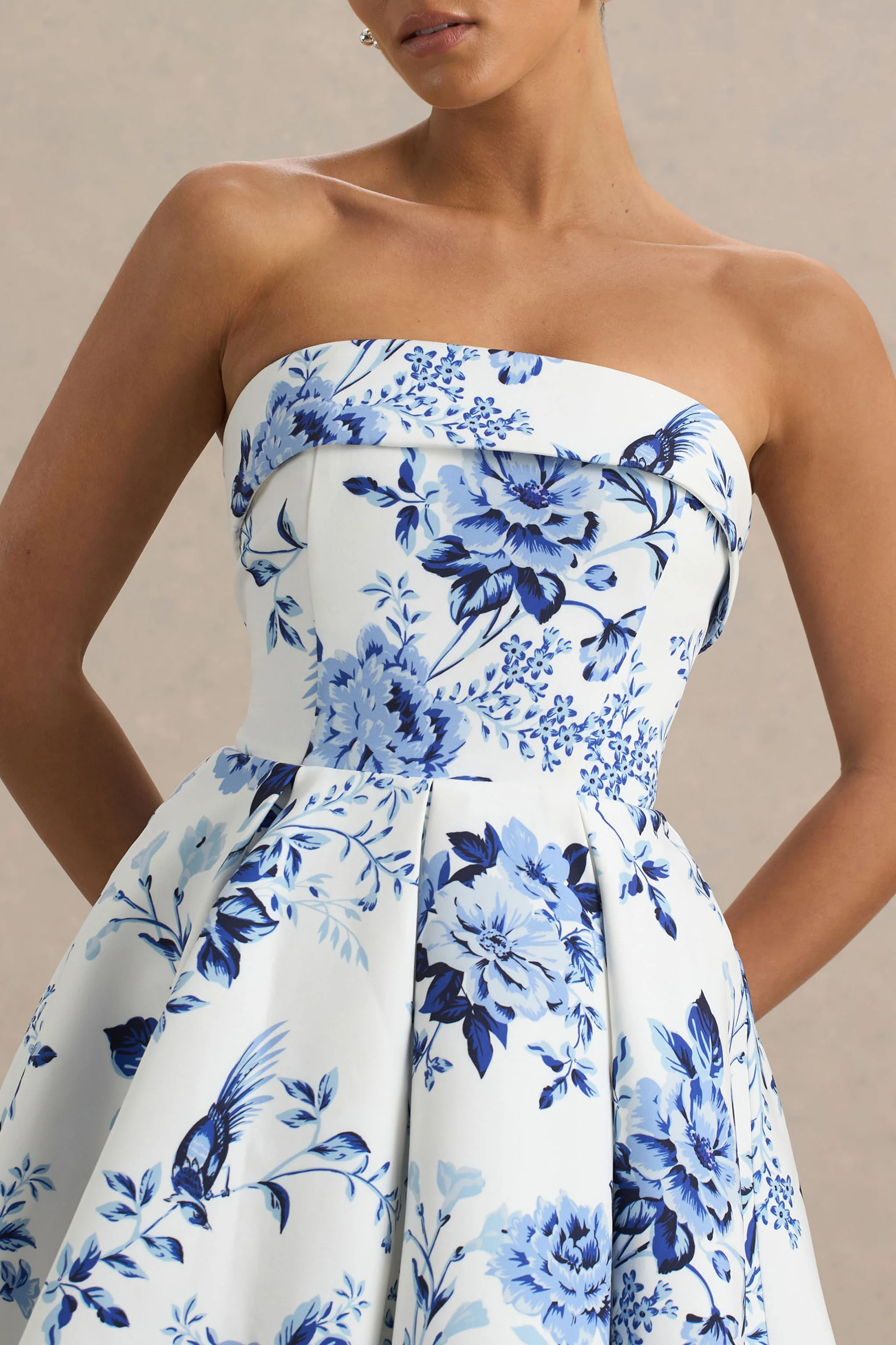 Fiorenza | Mini-Robe Bandeau à Imprimé Porcelaine Bleue avec Jupe Volumineuse - Image 3