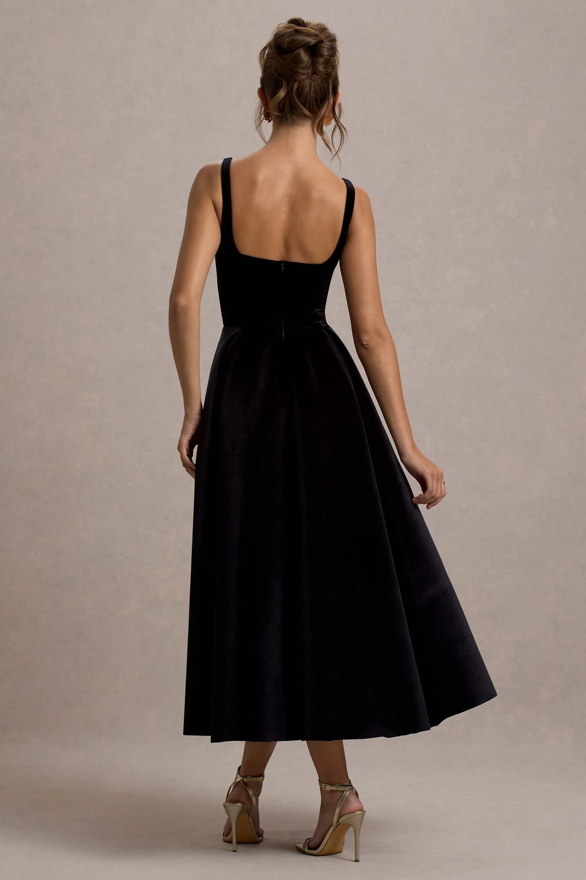 Francisca | Robe Mi-Longue à Bretelles en Velours Noir avec Longueur Volumineuse - Image 2