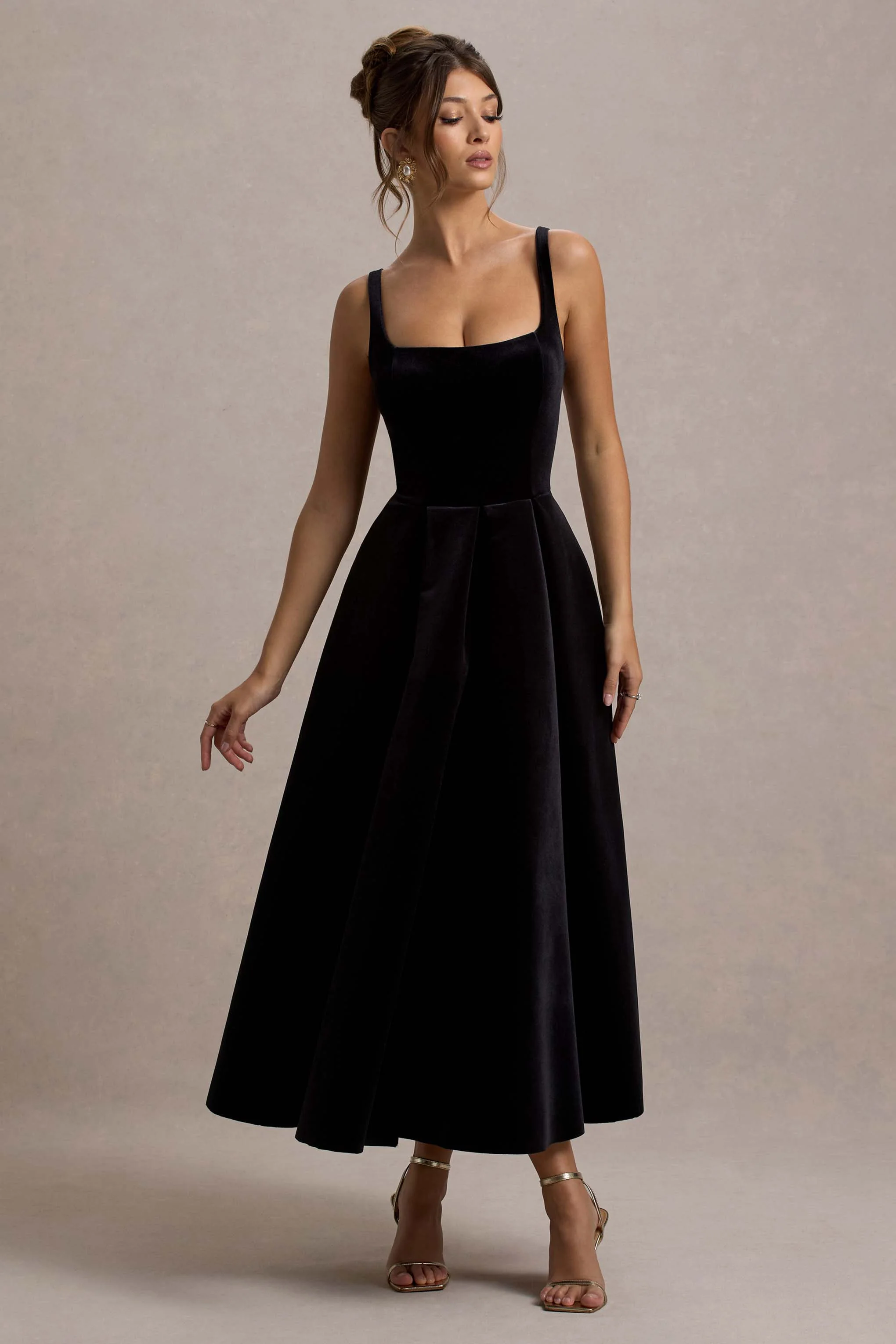 Francisca | Robe Mi-Longue à Bretelles en Velours Noir avec Longueur Volumineuse - Image 5