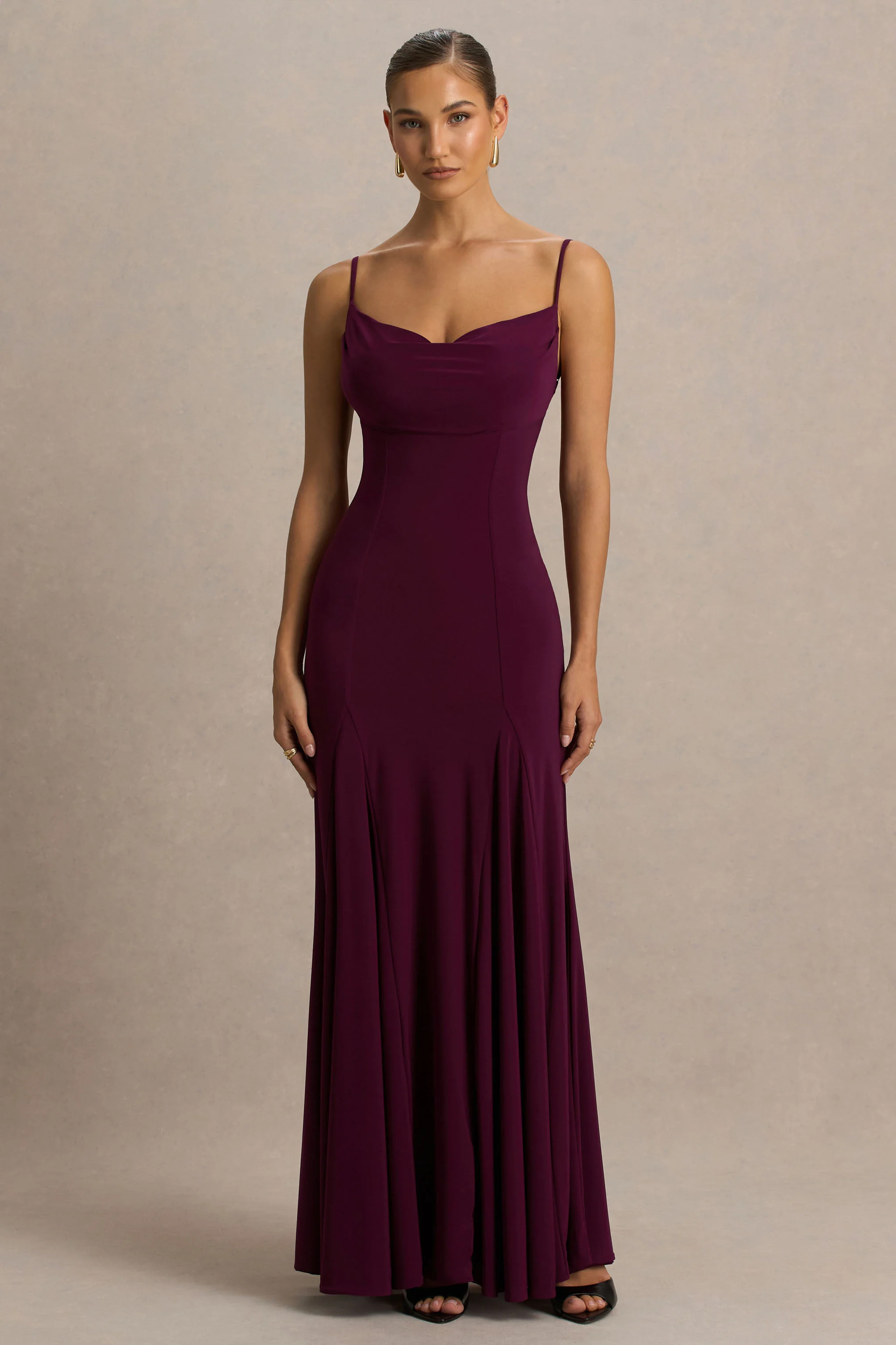 Gabbie | Robe longue bordeaux à col bénitier et détail en tulle dans le dos
