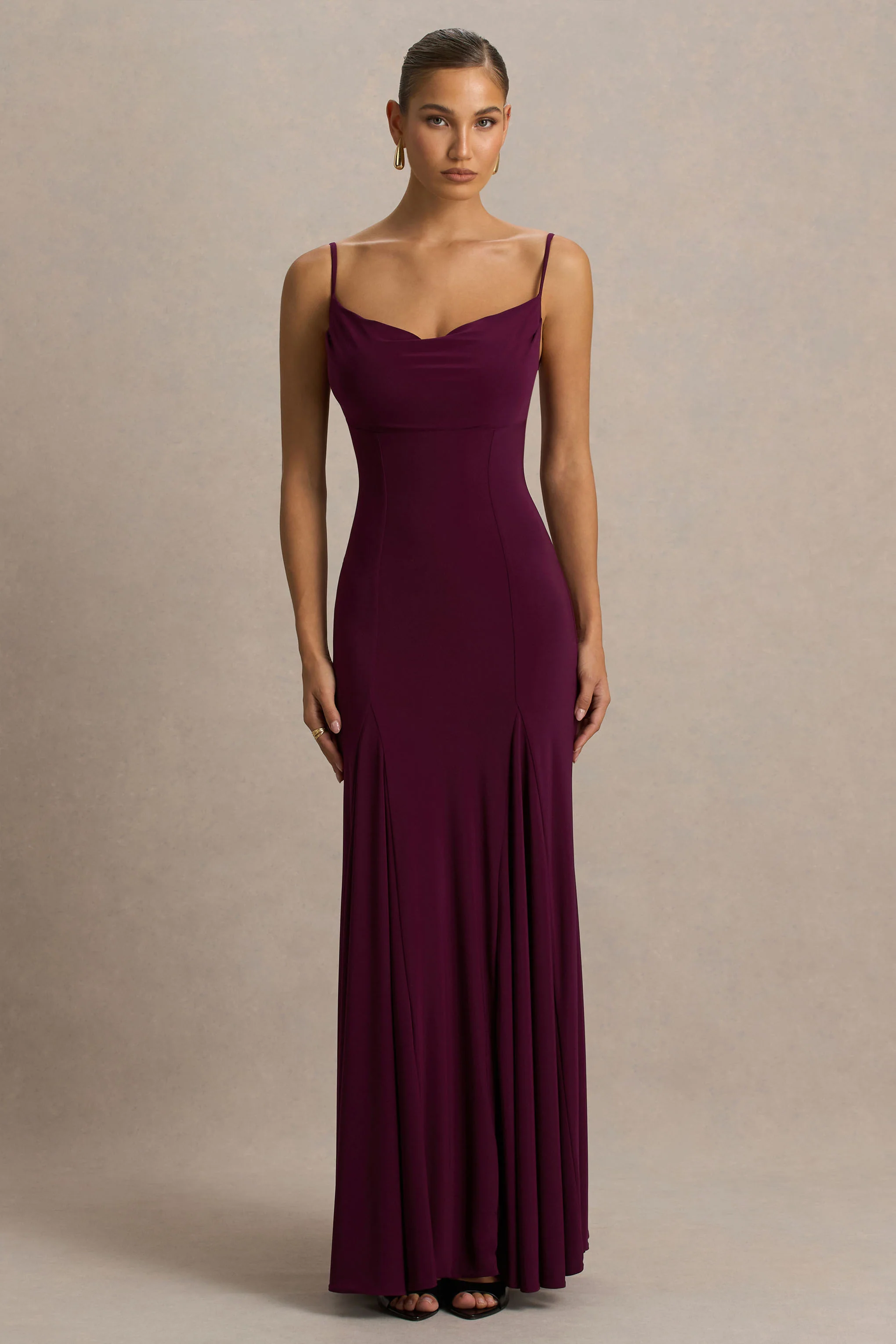 Gabbie | Robe longue bordeaux à col bénitier et détail en tulle dans le dos - Image 5