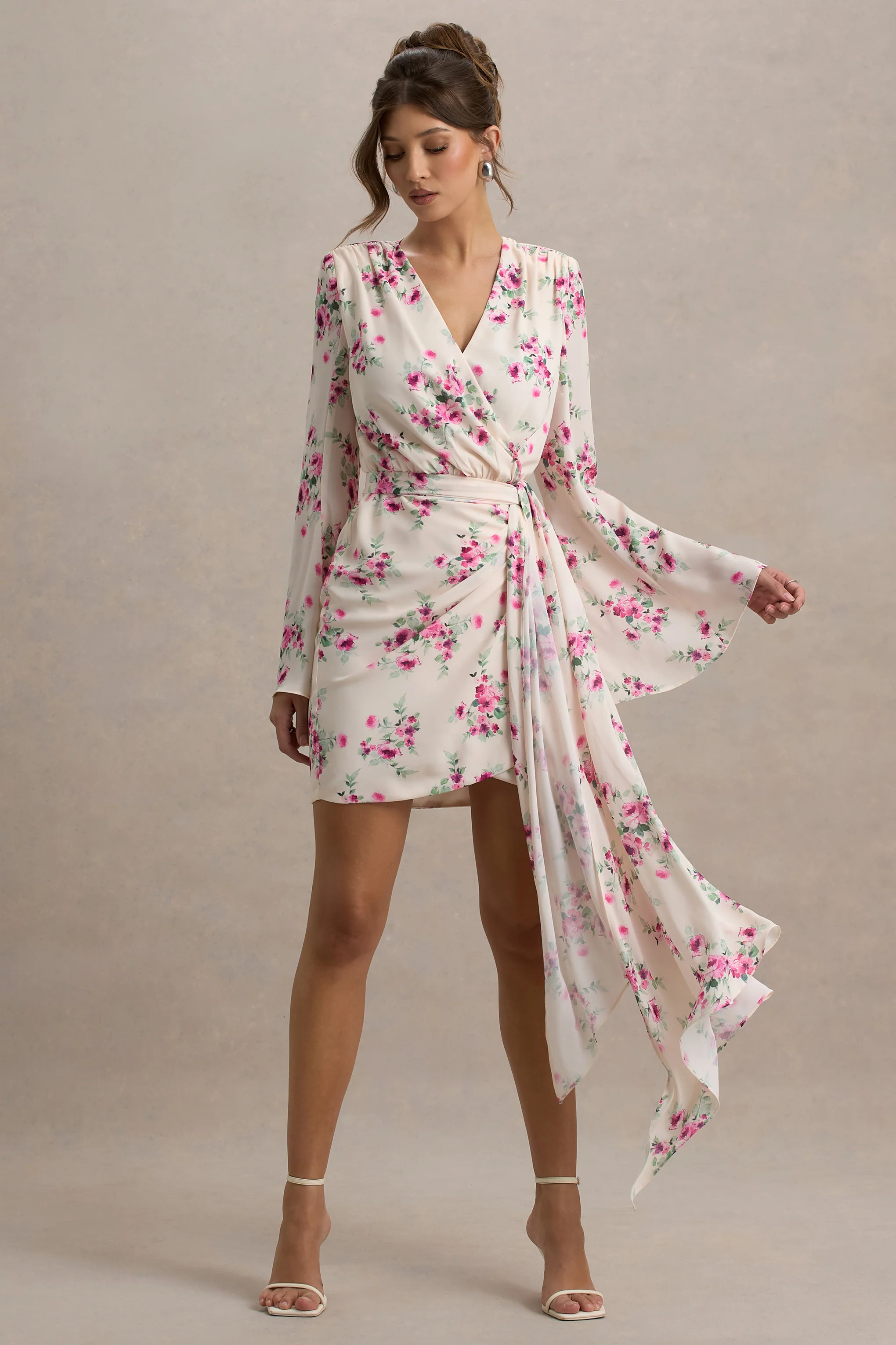 Goldie | Mini-robe portefeuille à manches longues en chiffon imprimé floral crème - Image 4