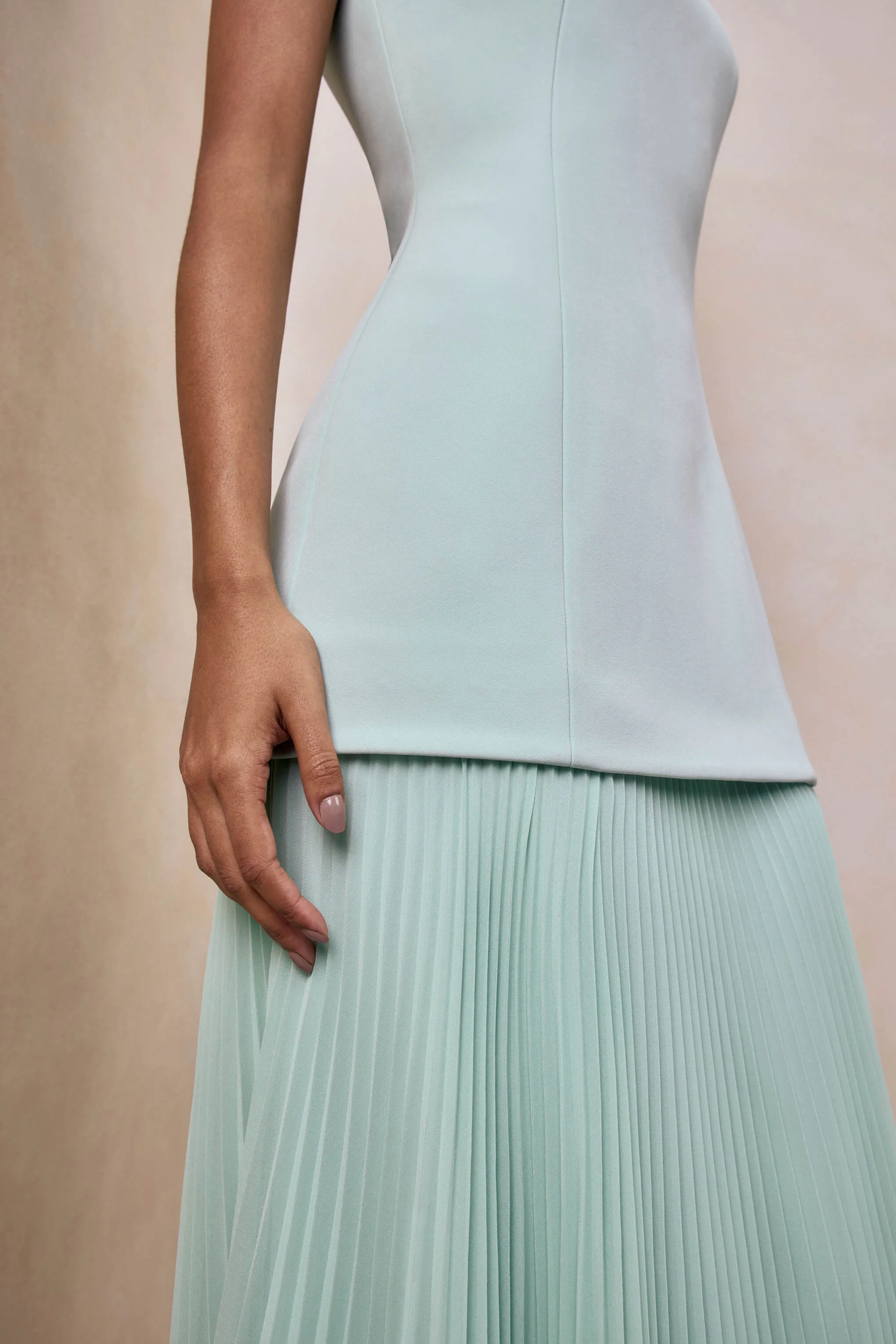 Hadley | Robe longue à encolure bateau couleur sauge avec taille basse - Image 6