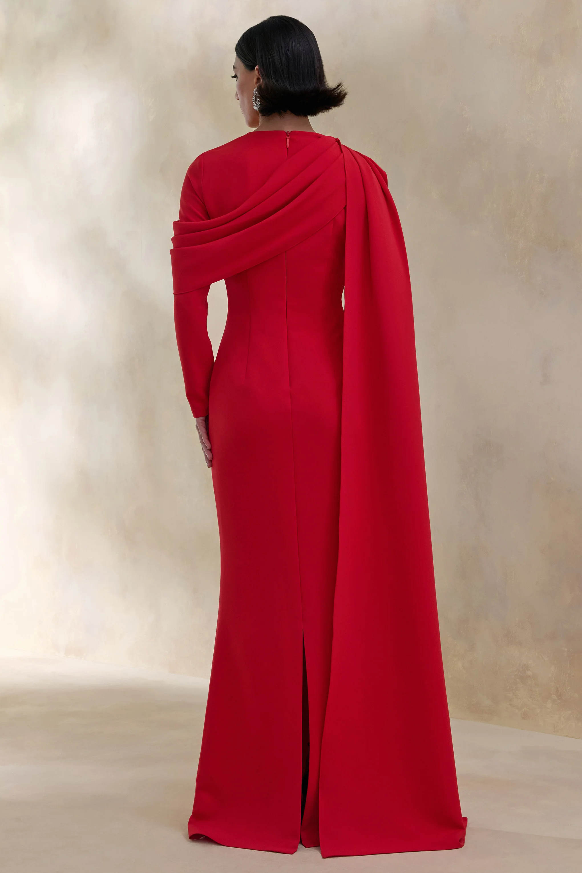 Heliora | Robe longue rouge à décolleté en V avec ceinture et détails drapés - Image 2