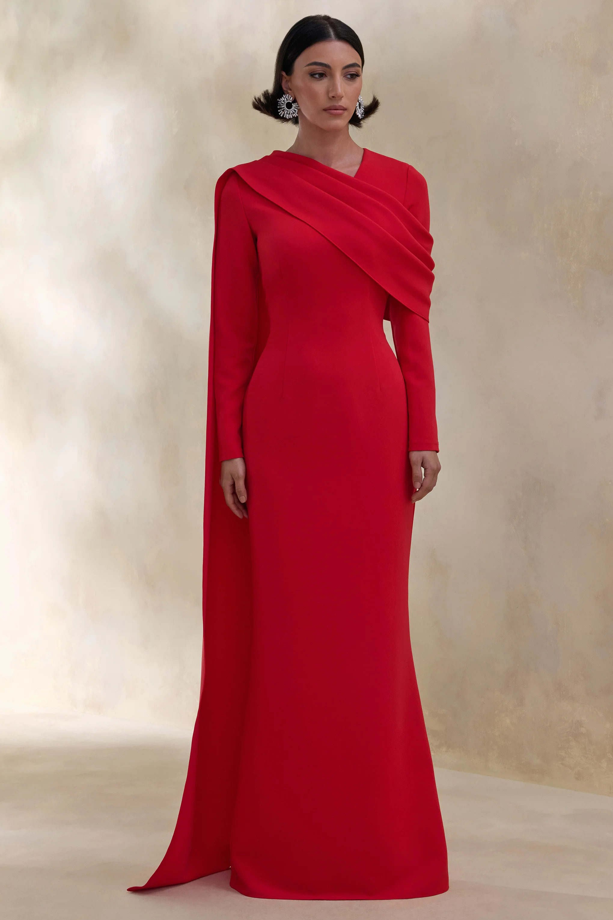 Heliora | Robe longue rouge à décolleté en V avec ceinture et détails drapés - Image 4