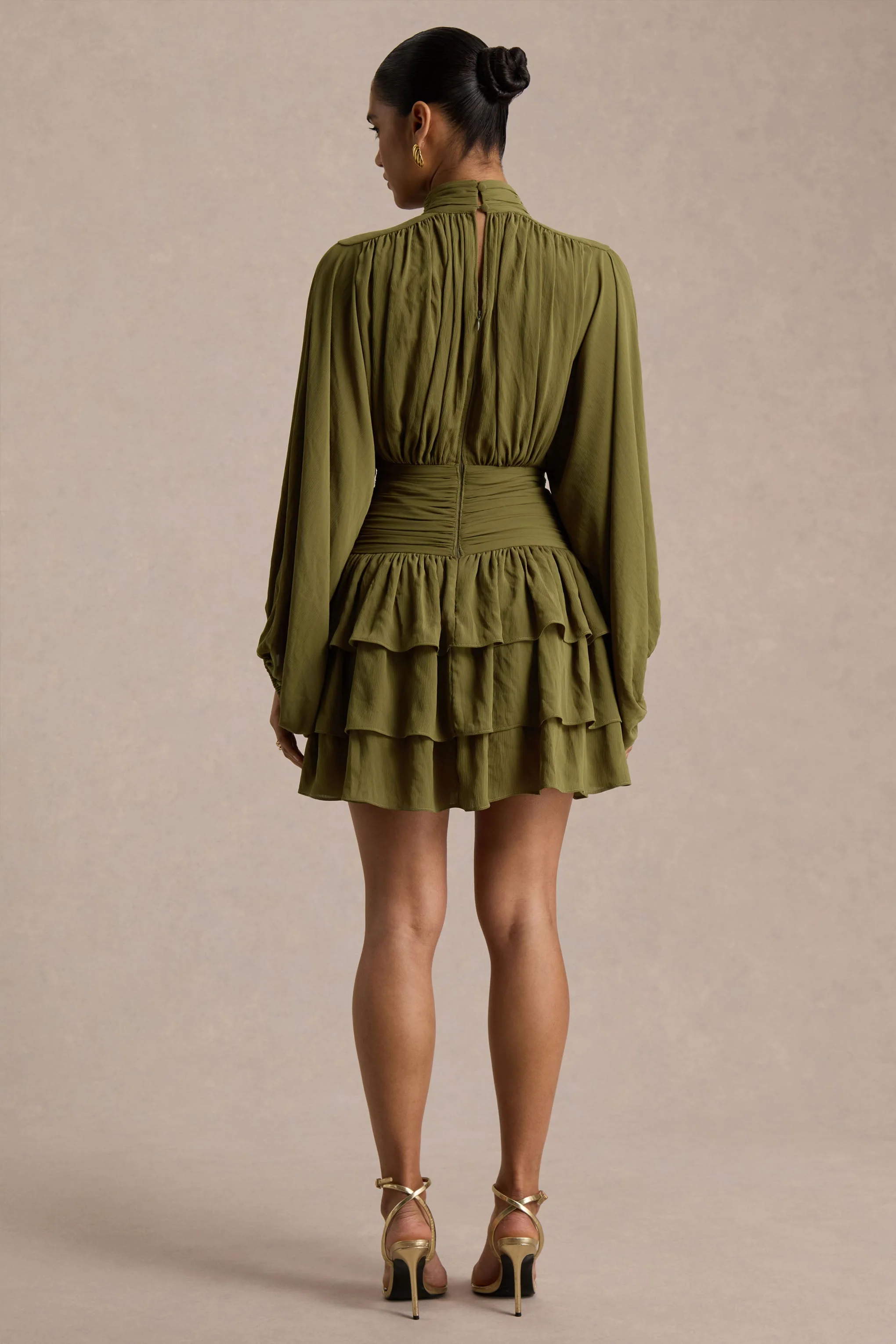 Imma | Mini-robe olive à col montant avec détails volantés - Image 2