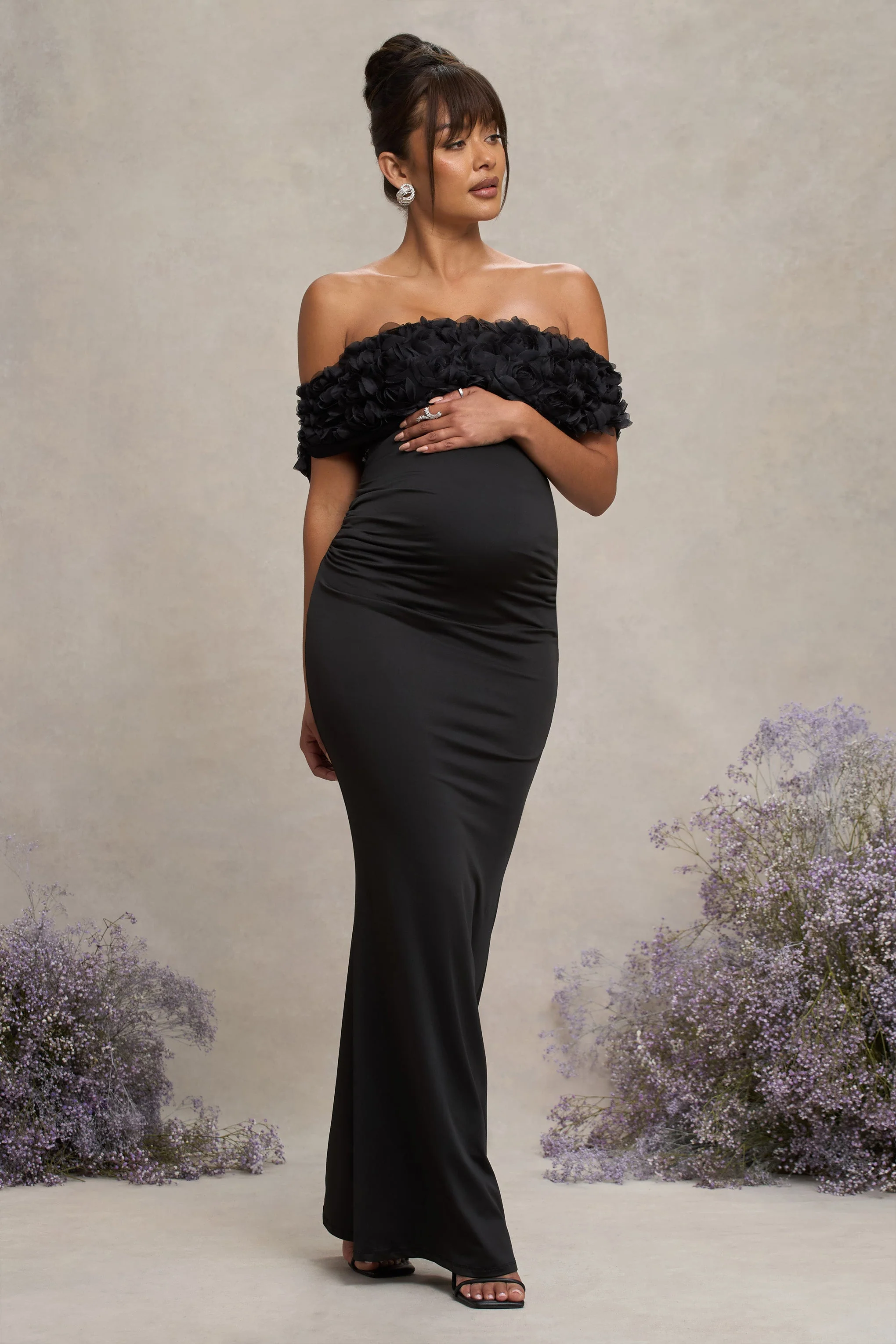 Inflorescence | Robe longue de maternité encolure bardot à fleurs en maille noire - Image 5