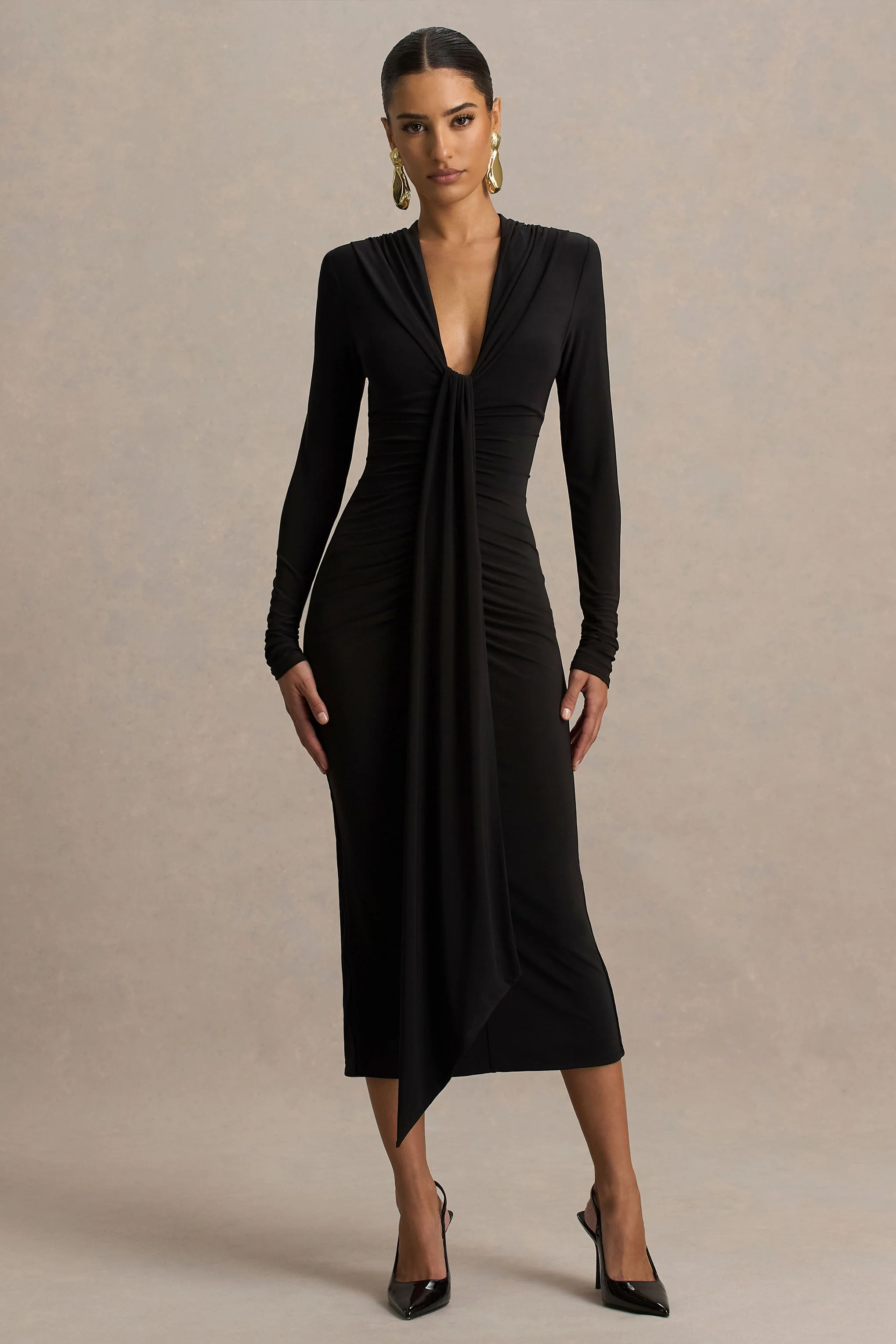 Ivara | Robe noire à encolure plongeante avec fronces et ceinture - Image 4