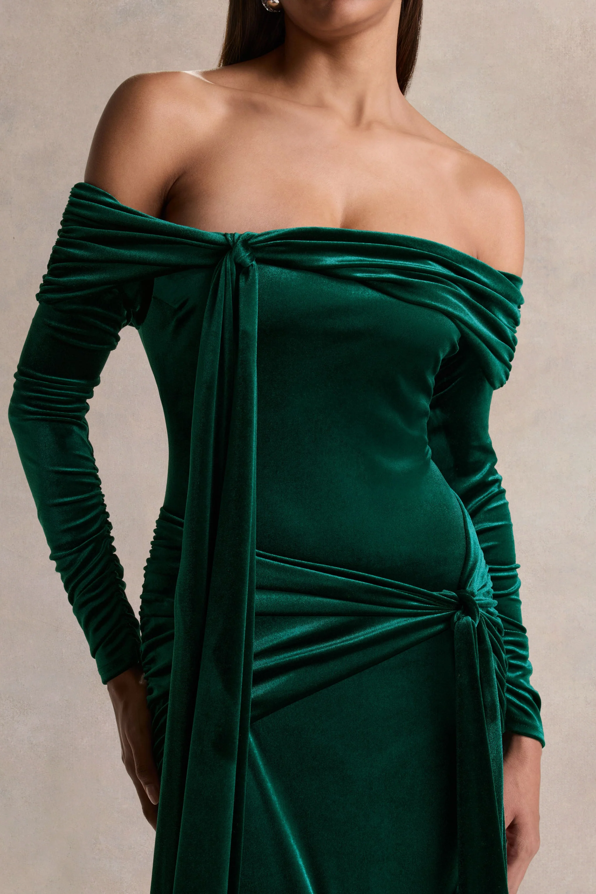Jessara | Robe longue vert bouteille à encolure bardot avec détails noués - Image 3