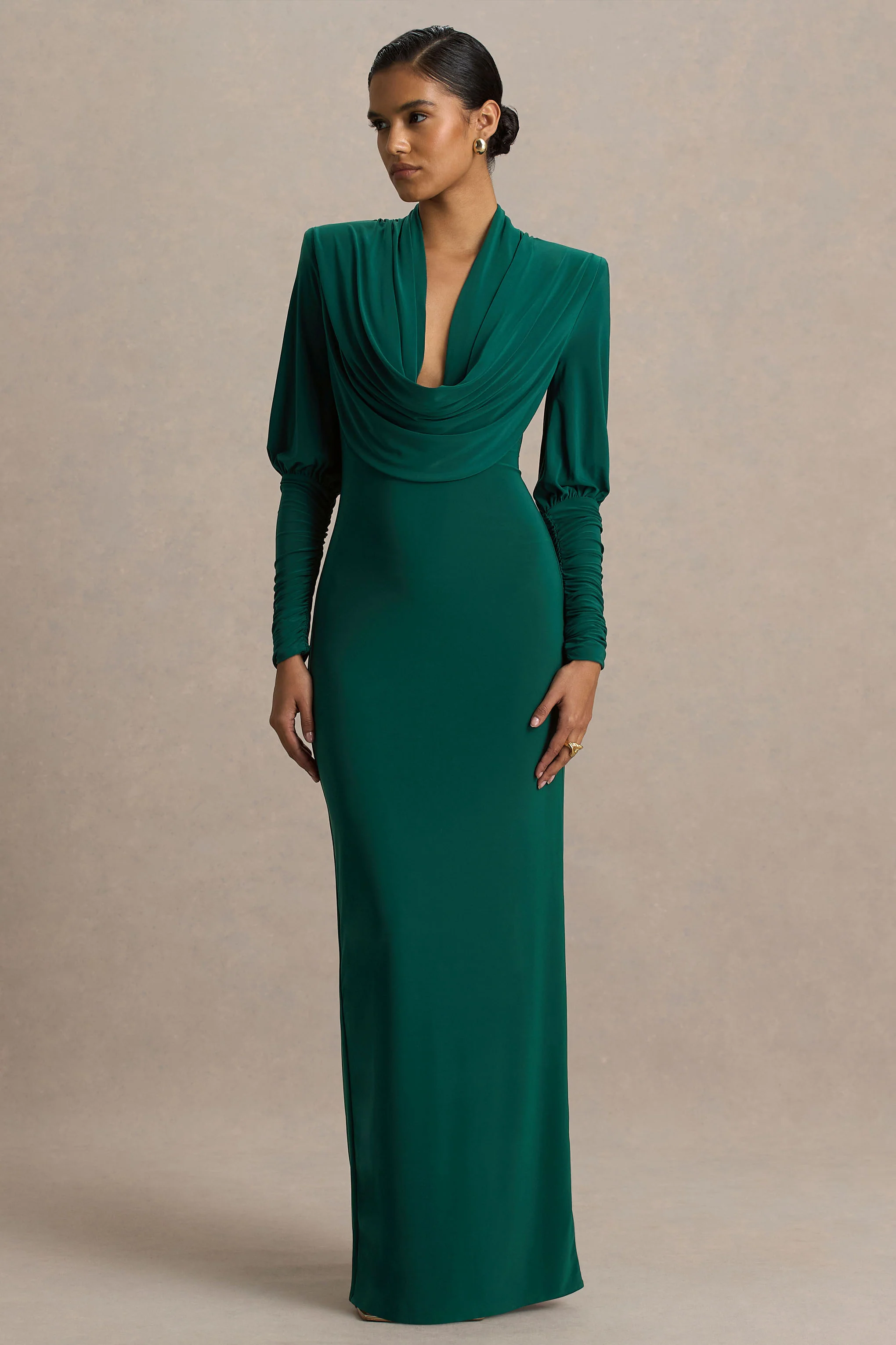 Kaylee | Robe longue vert bouteille à col bénitier avec détails drapés - Image 5