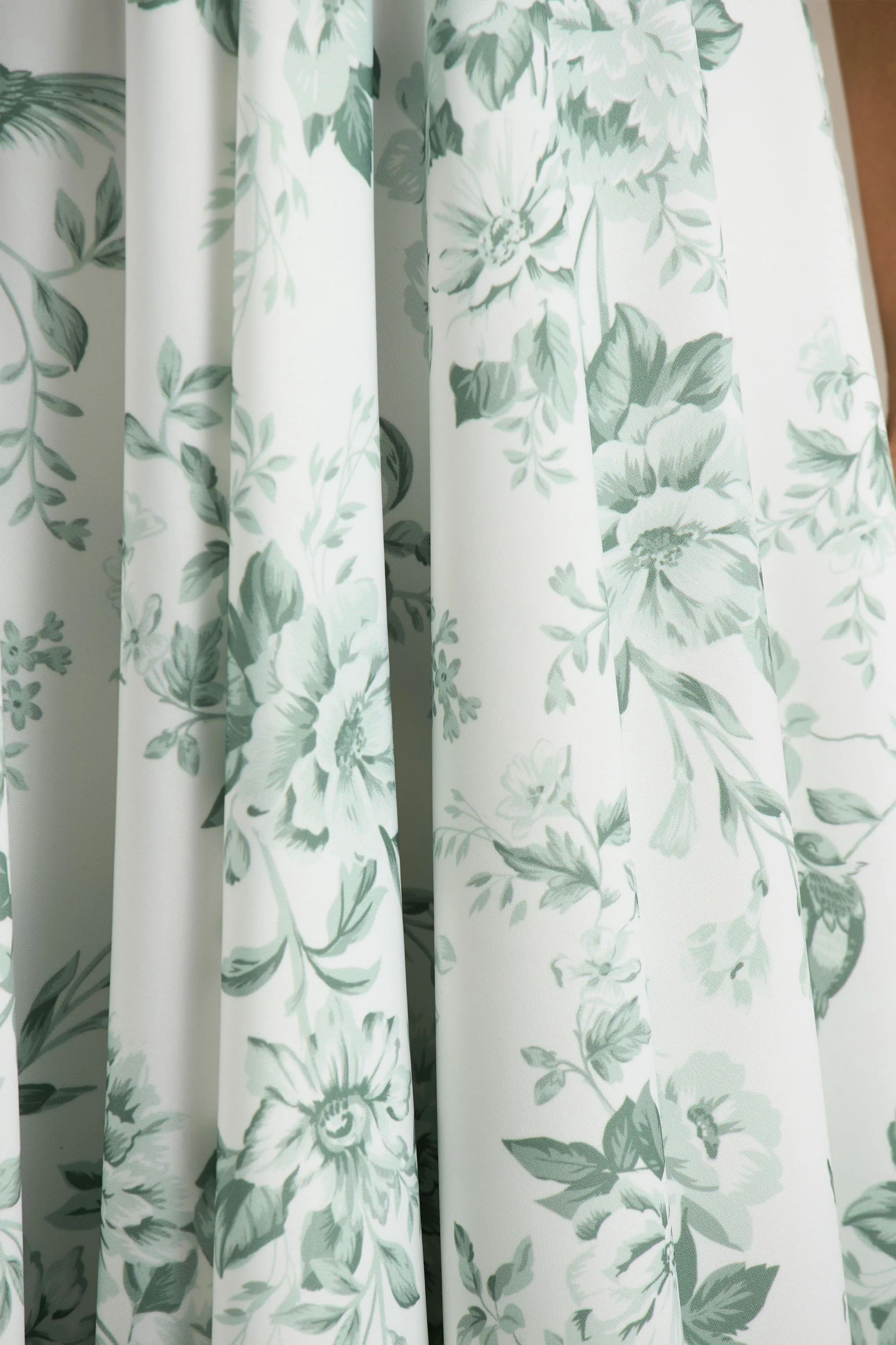 Lissa | Robe mi-longue à encolure carrée avec imprimé porcelaine vert - Image 7